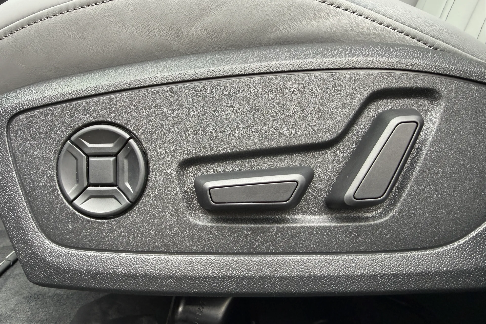 Audi A6 Saloon thumbnail image number 19