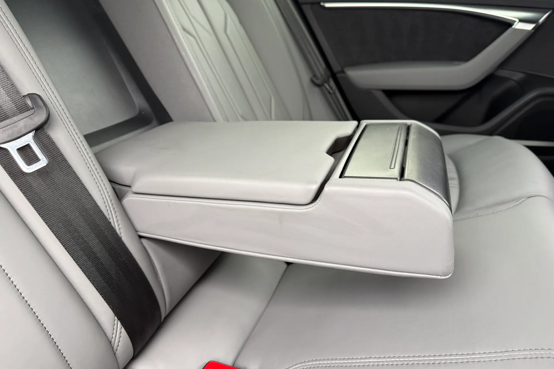 Audi A6 Saloon thumbnail image number 49