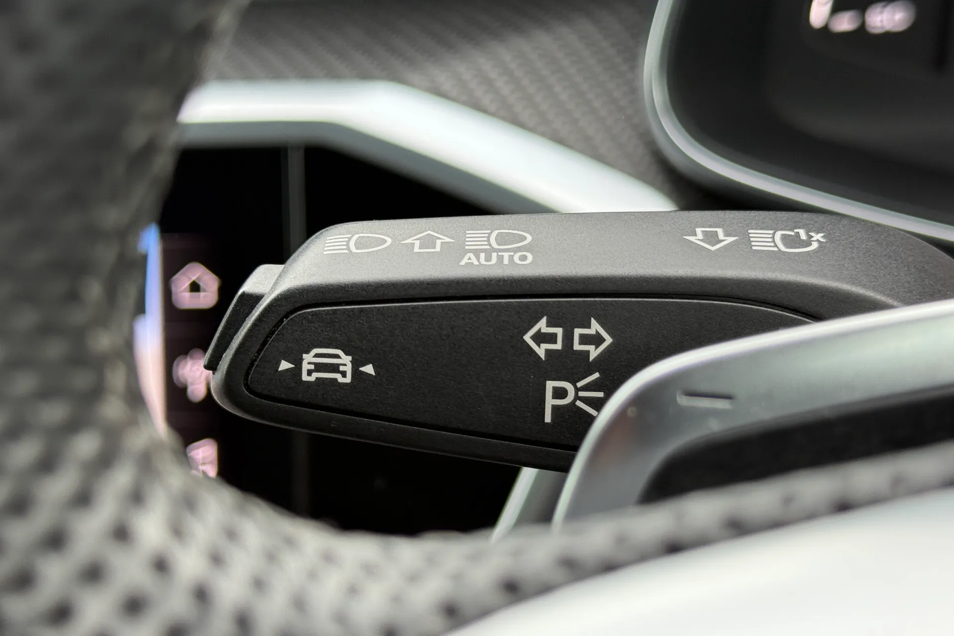 Audi A6 Saloon thumbnail image number 21