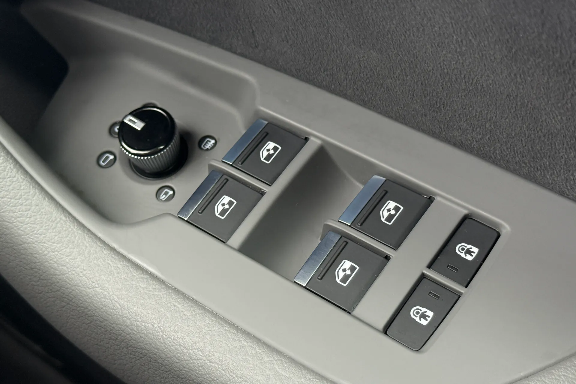 Audi A6 Saloon thumbnail image number 22