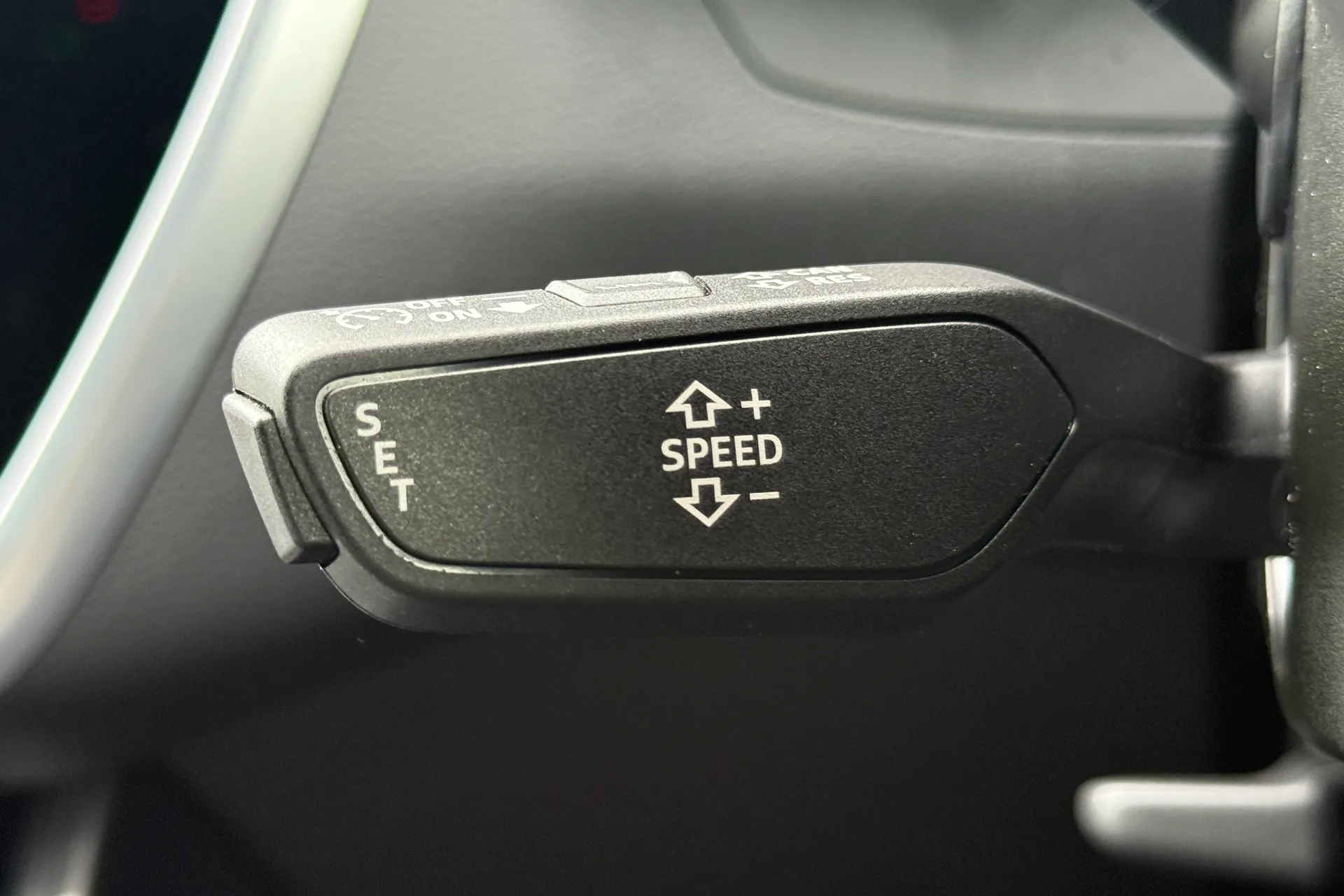 Audi A6 Saloon thumbnail image number 20