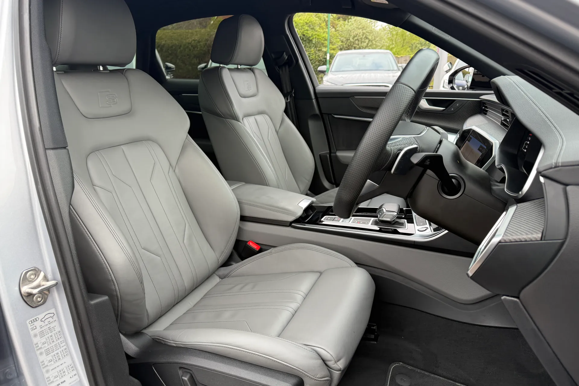 Audi A6 Saloon thumbnail image number 30