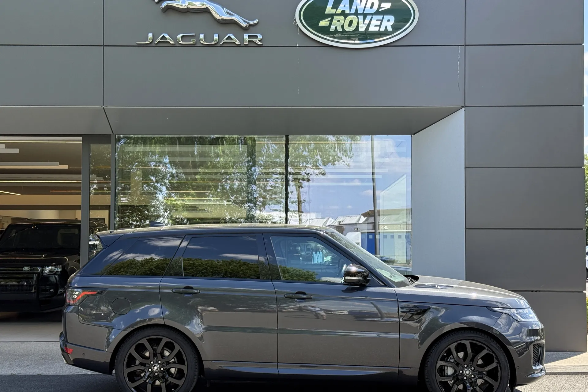 LAND ROVER RANGE ROVER SPORT thumbnail image number 2