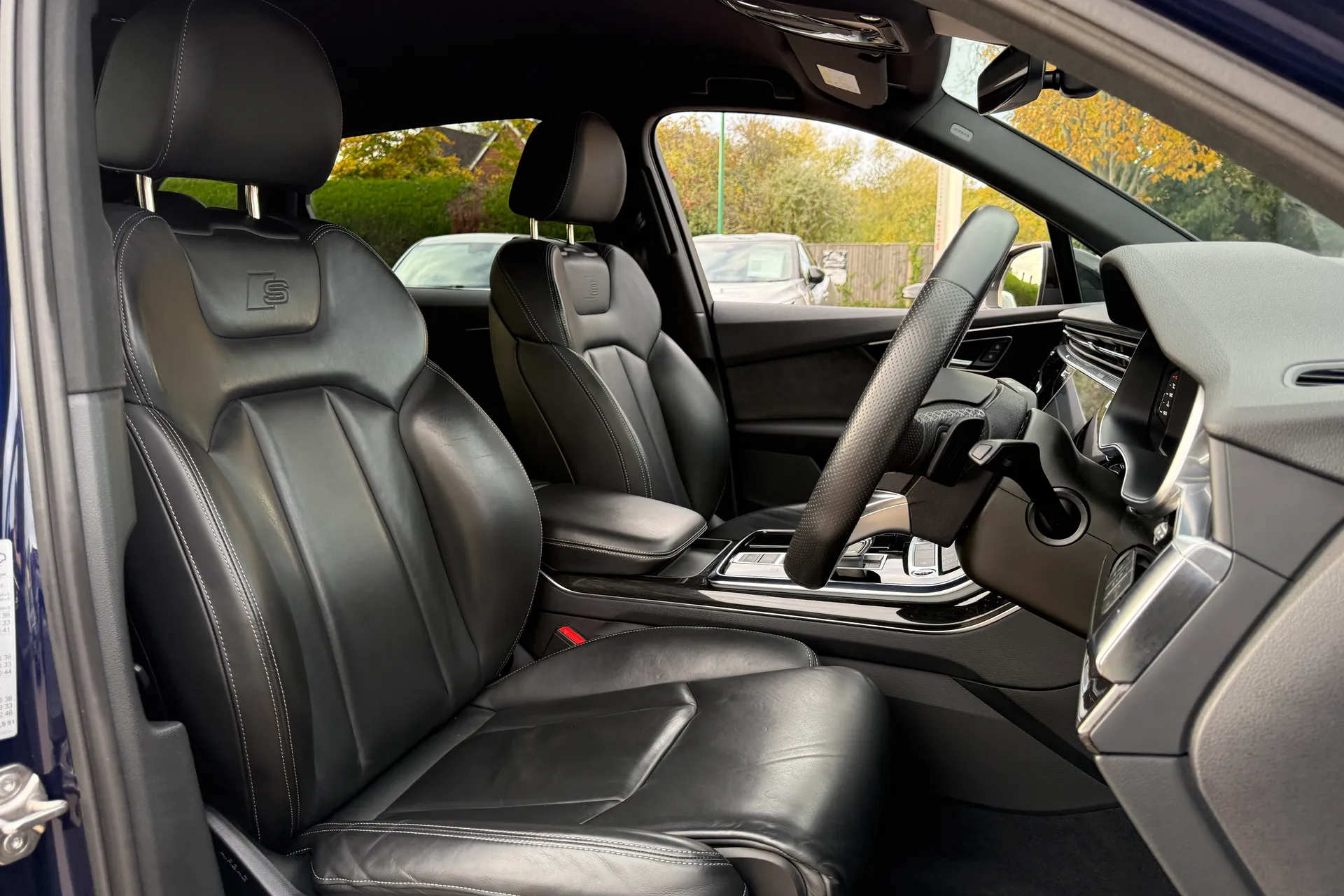 Audi Q7 thumbnail image number 27