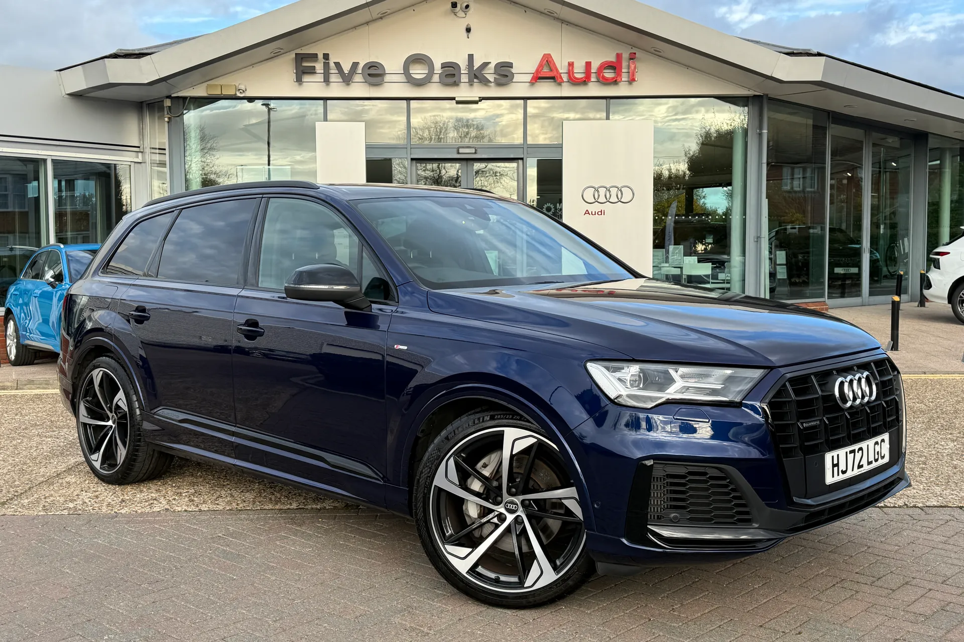 Audi Q7 focused image