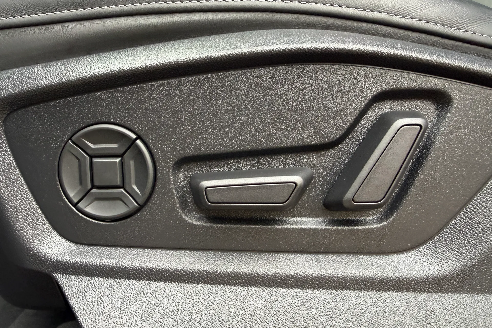 Audi Q7 thumbnail image number 16