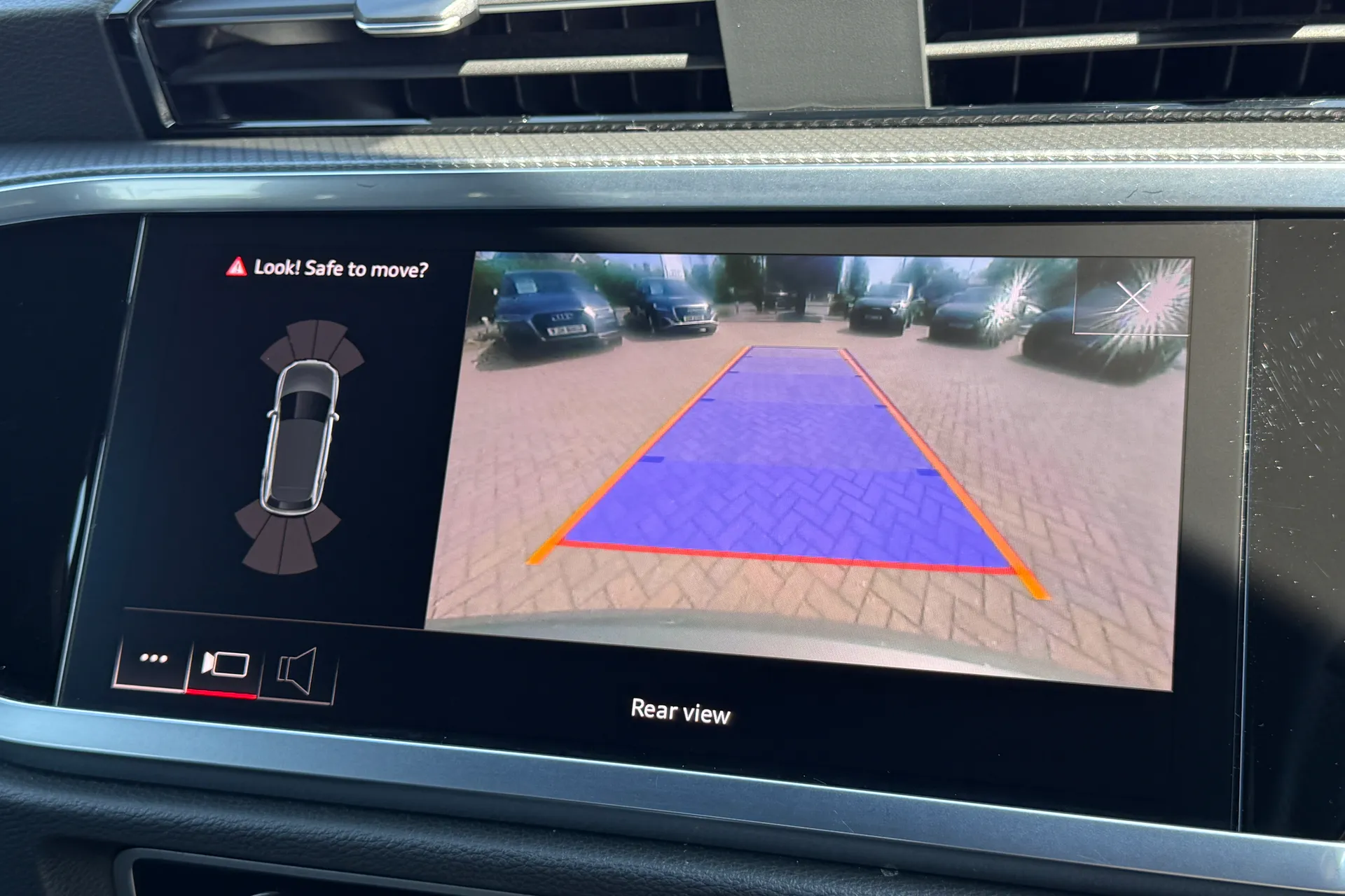 Audi Q3 thumbnail image number 4