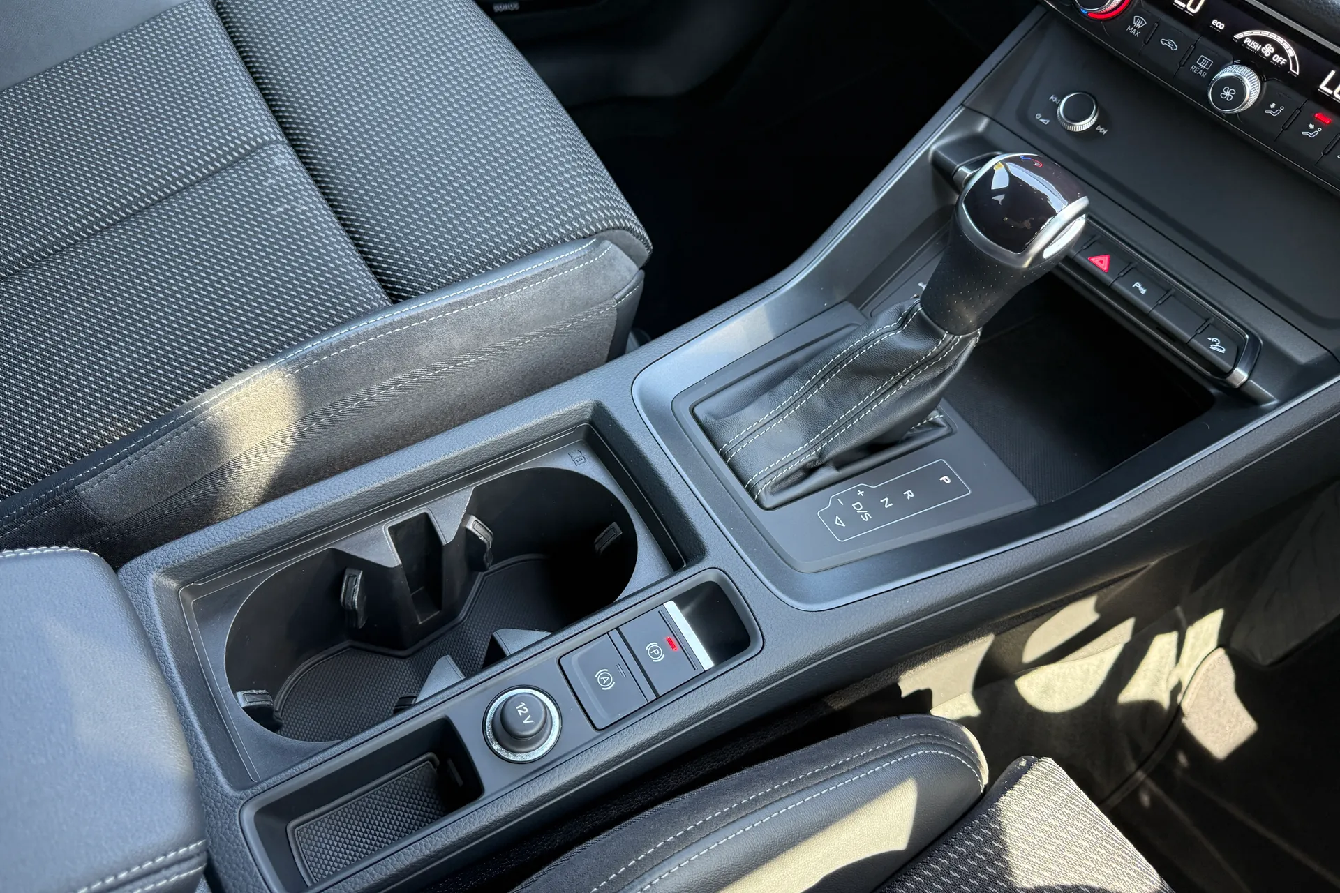 Audi Q3 thumbnail image number 42
