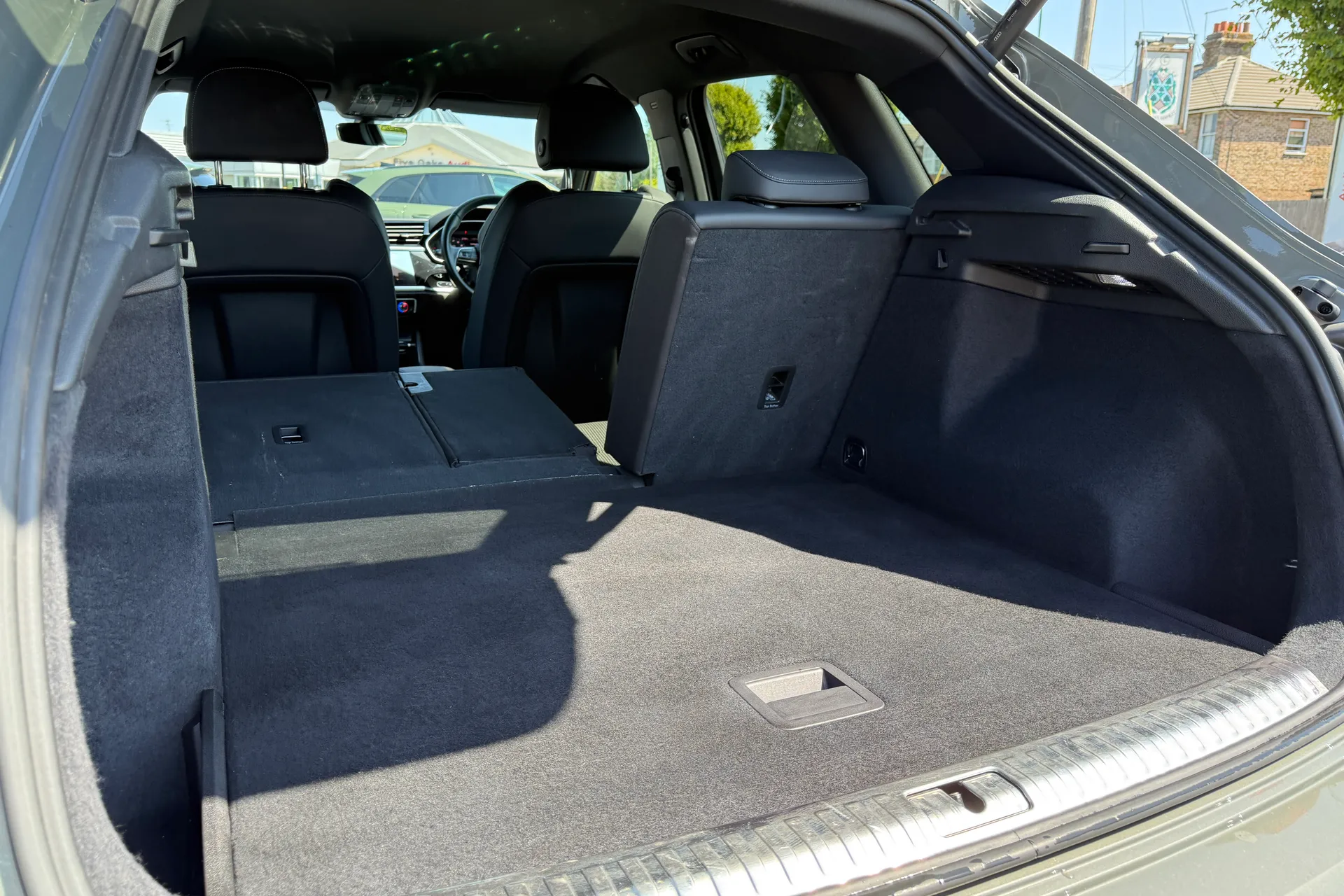 Audi Q3 thumbnail image number 38