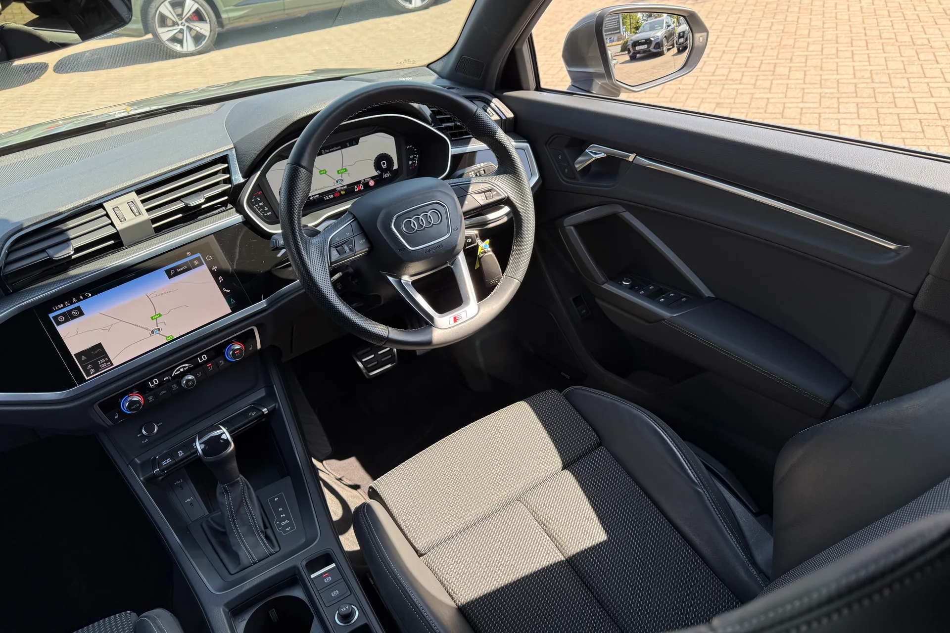 Audi Q3 thumbnail image number 44