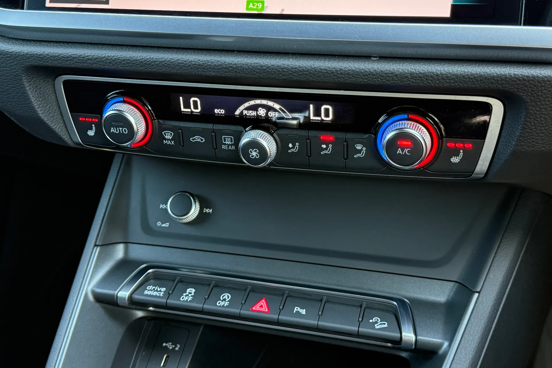 Audi Q3 thumbnail image number 17