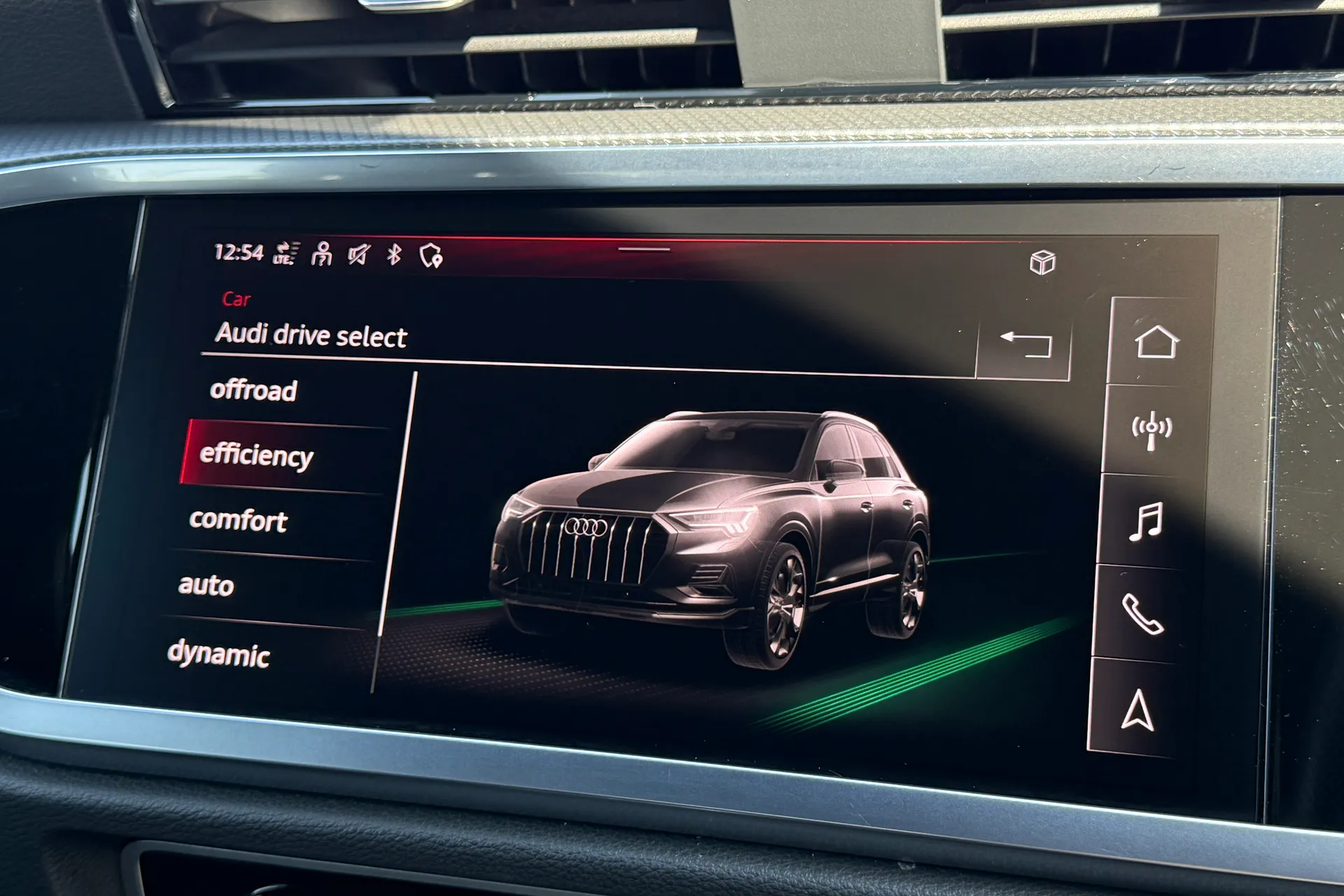 Audi Q3 thumbnail image number 12