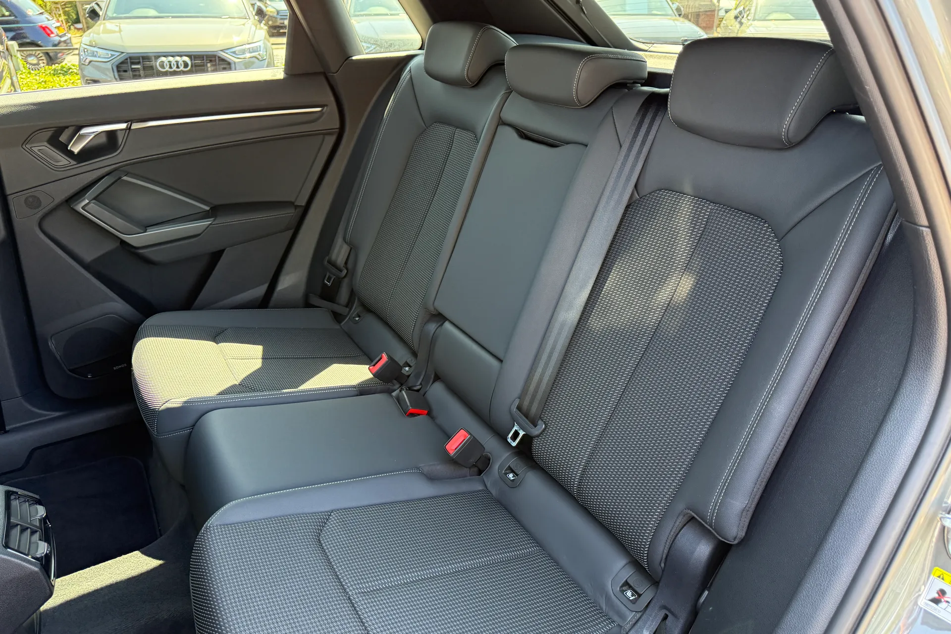 Audi Q3 thumbnail image number 45