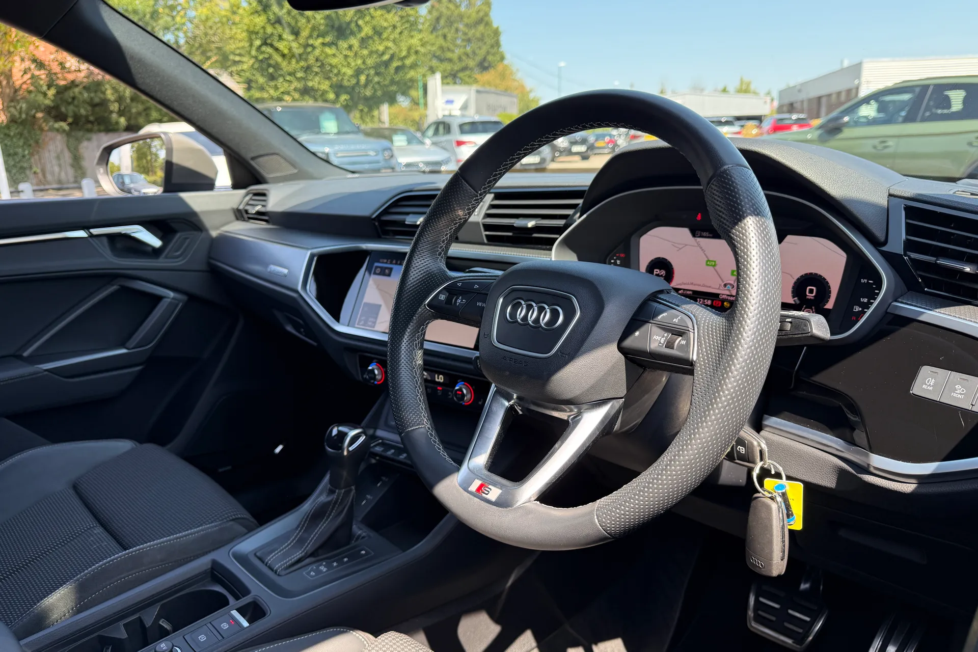 Audi Q3 thumbnail image number 30