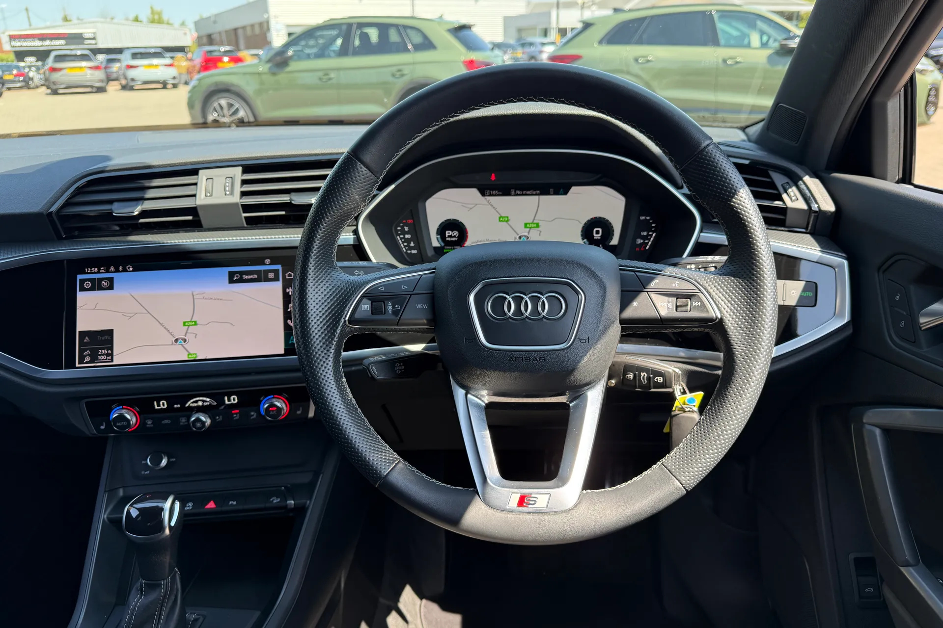 Audi Q3 thumbnail image number 6