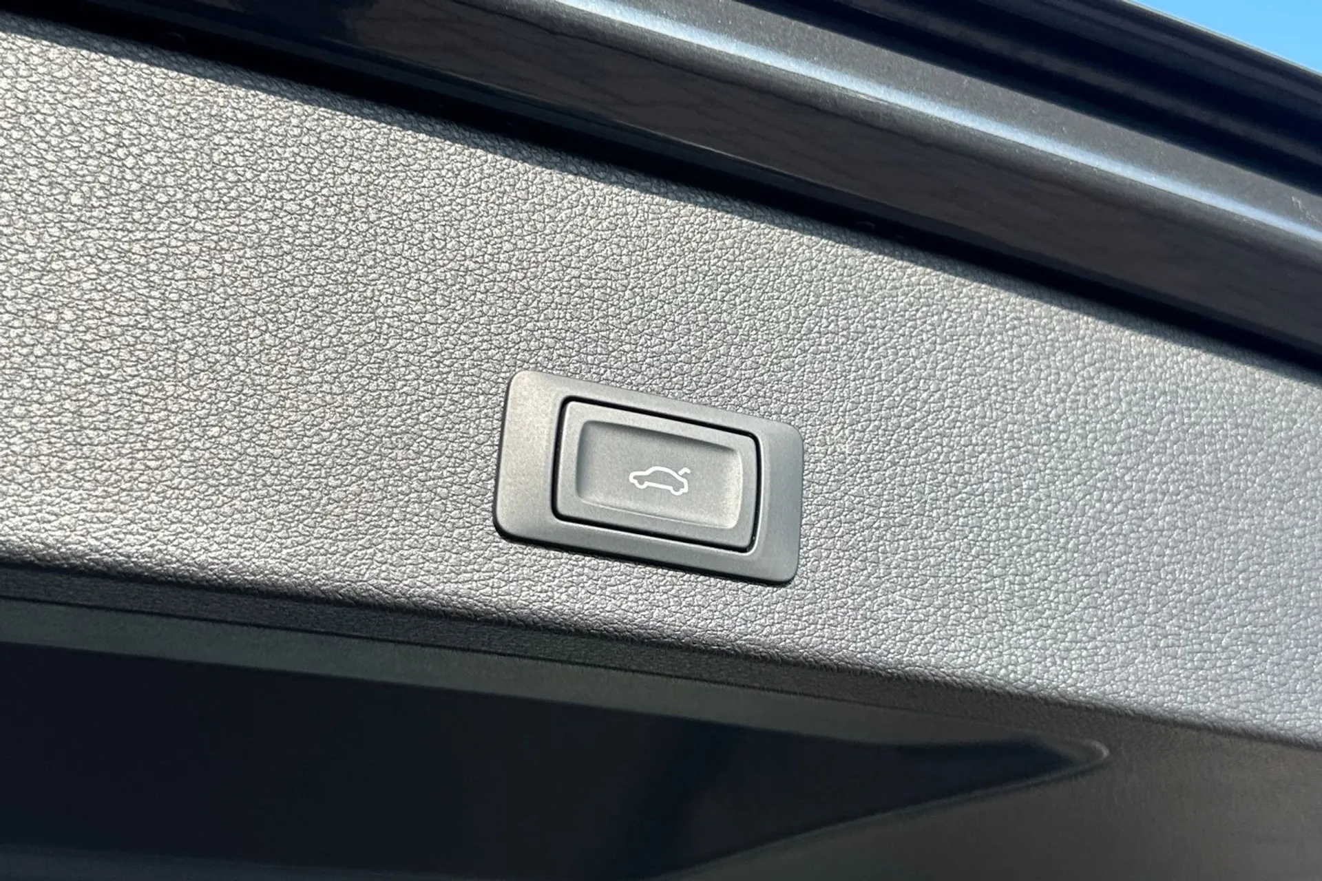 Audi Q2 thumbnail image number 12