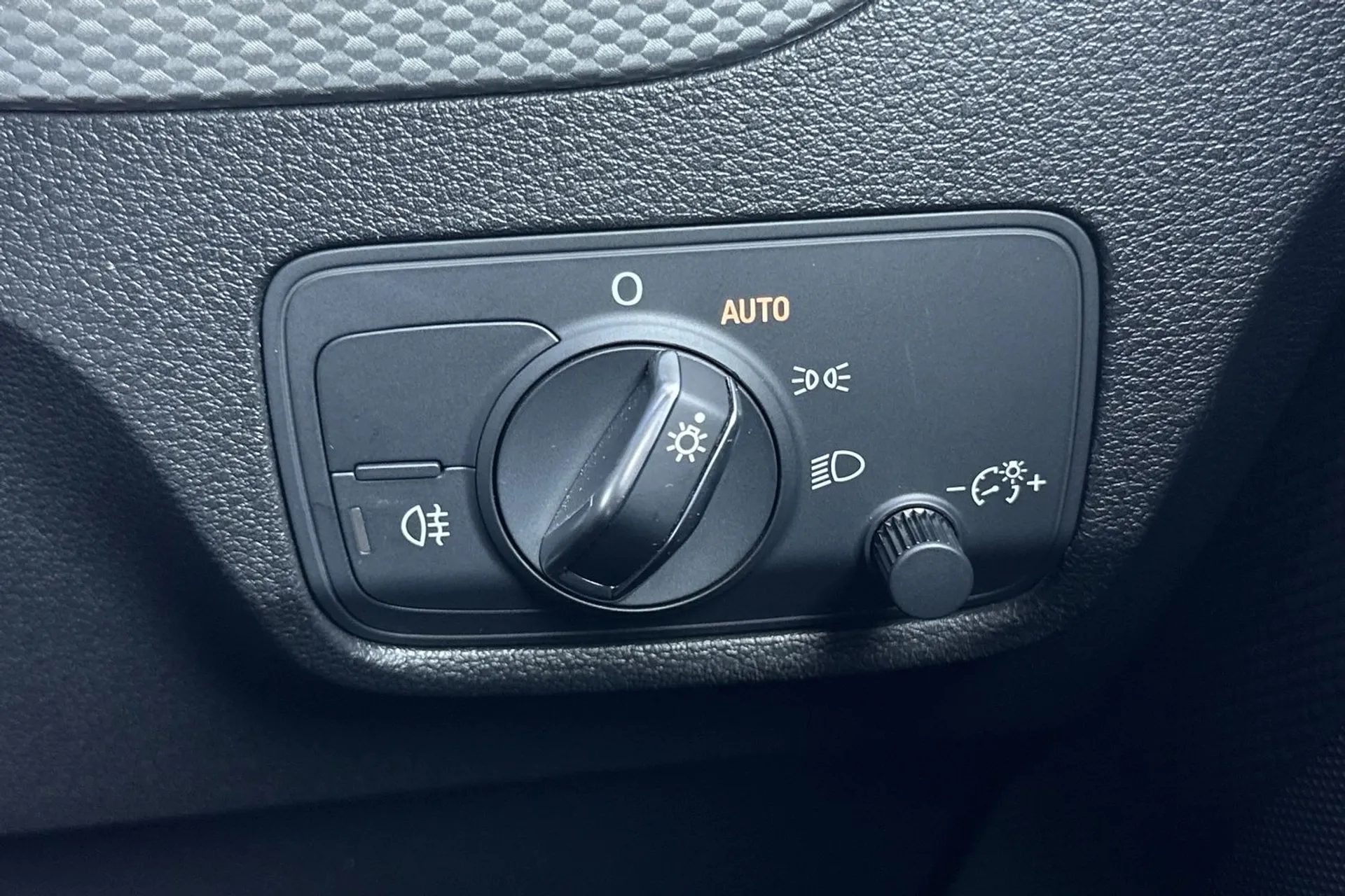 Audi Q2 thumbnail image number 13