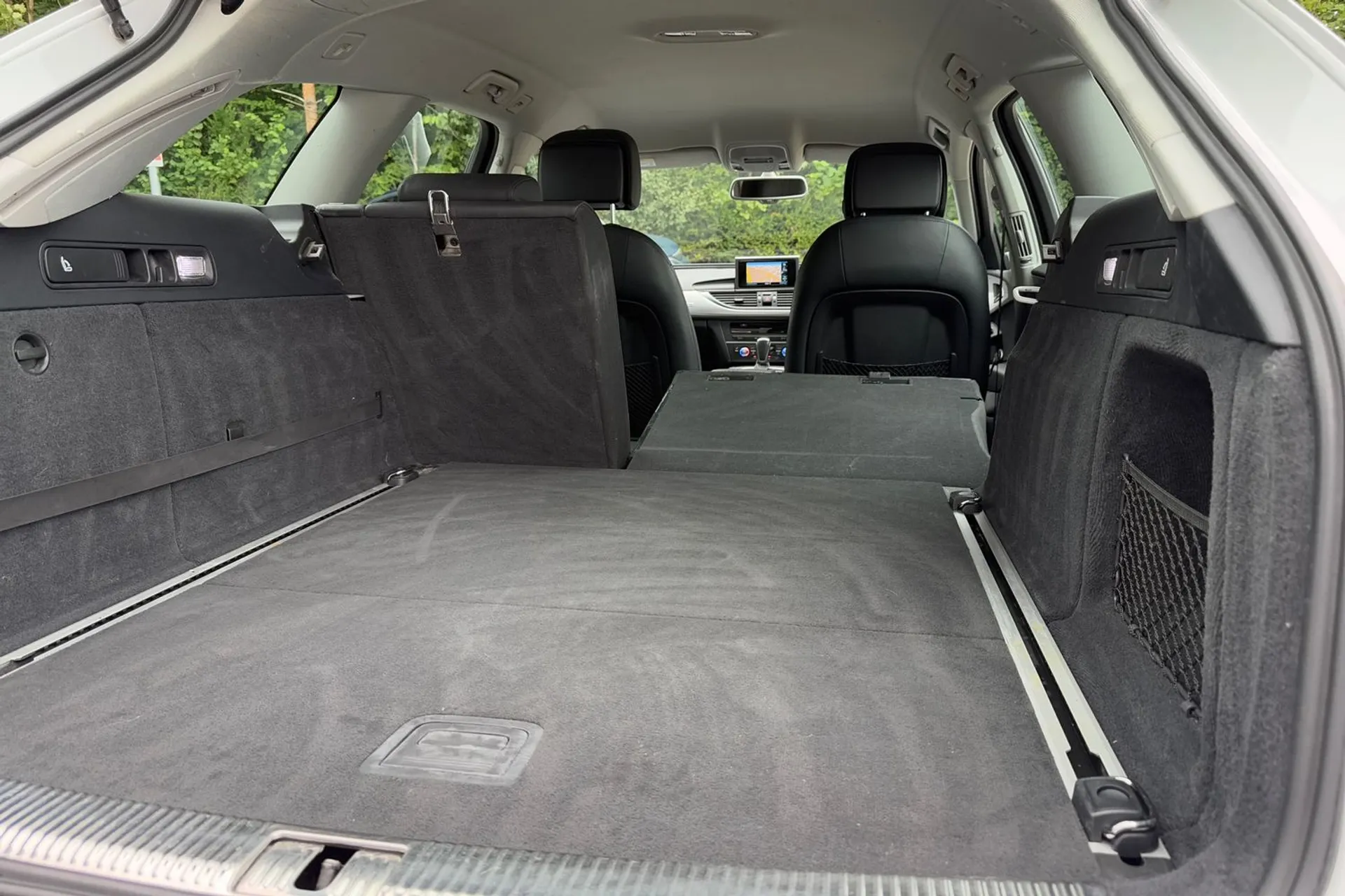 Audi A6 thumbnail image number 21