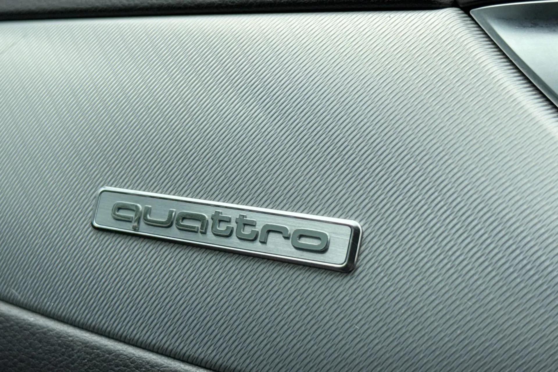Audi A6 thumbnail image number 45