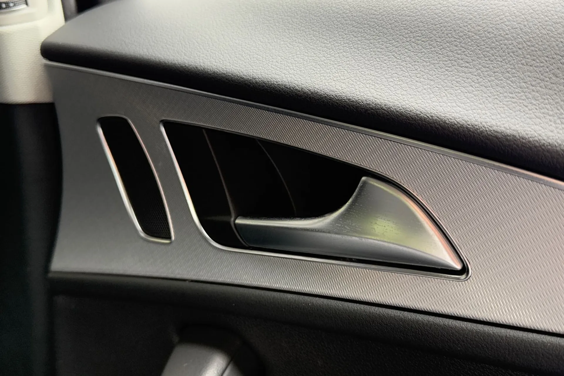 Audi A6 thumbnail image number 46
