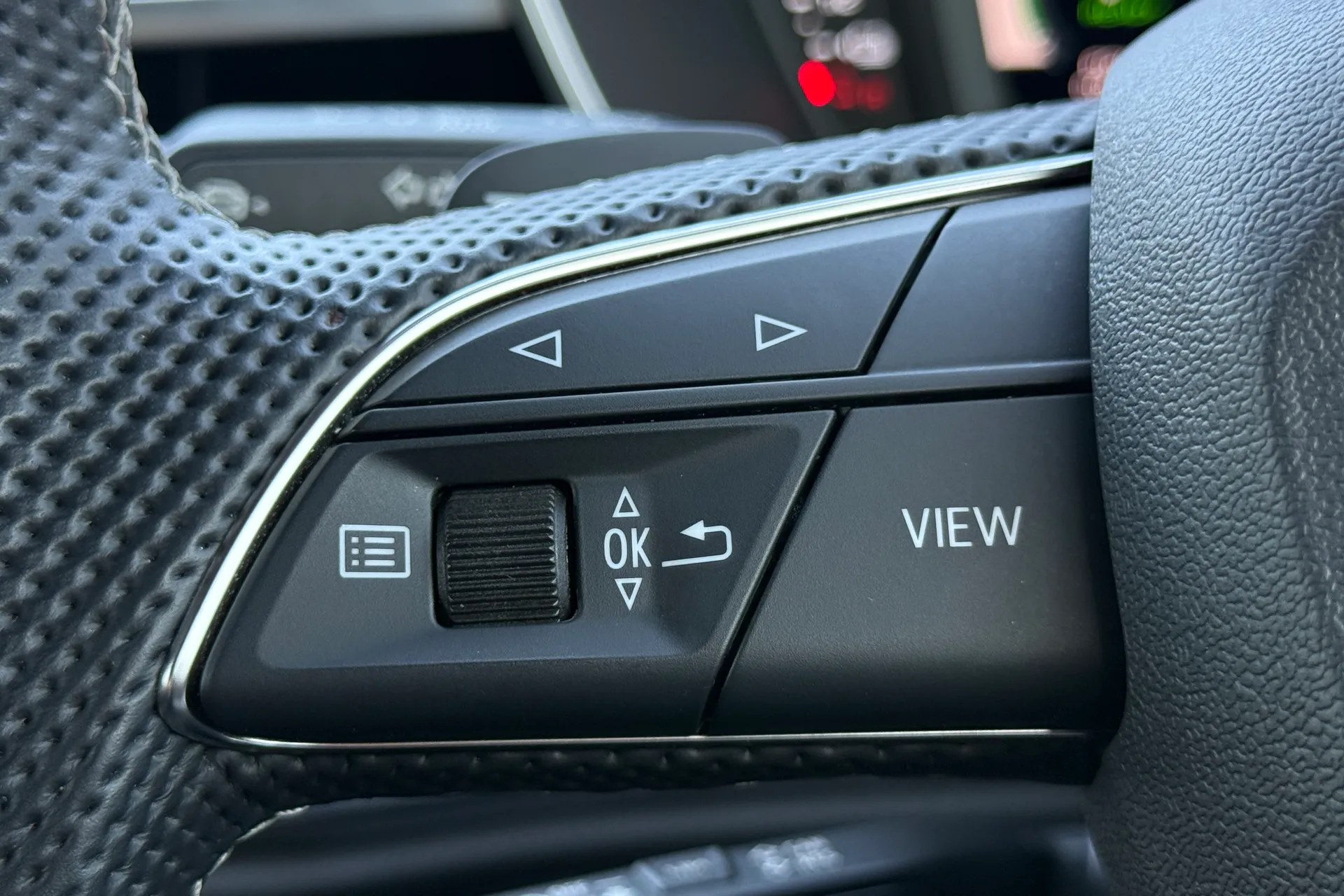 Audi Q3 thumbnail image number 17