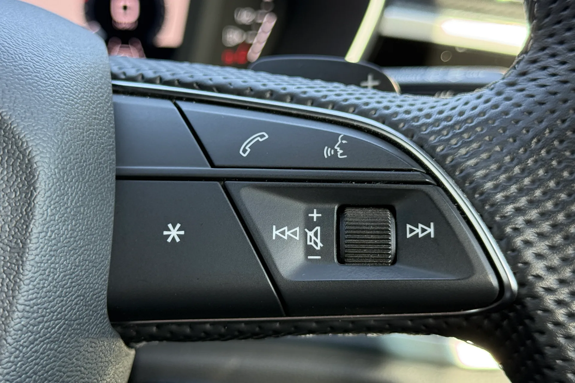 Audi Q3 thumbnail image number 18