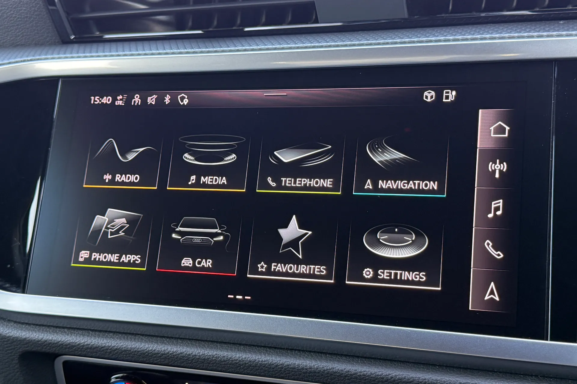 Audi Q3 thumbnail image number 10
