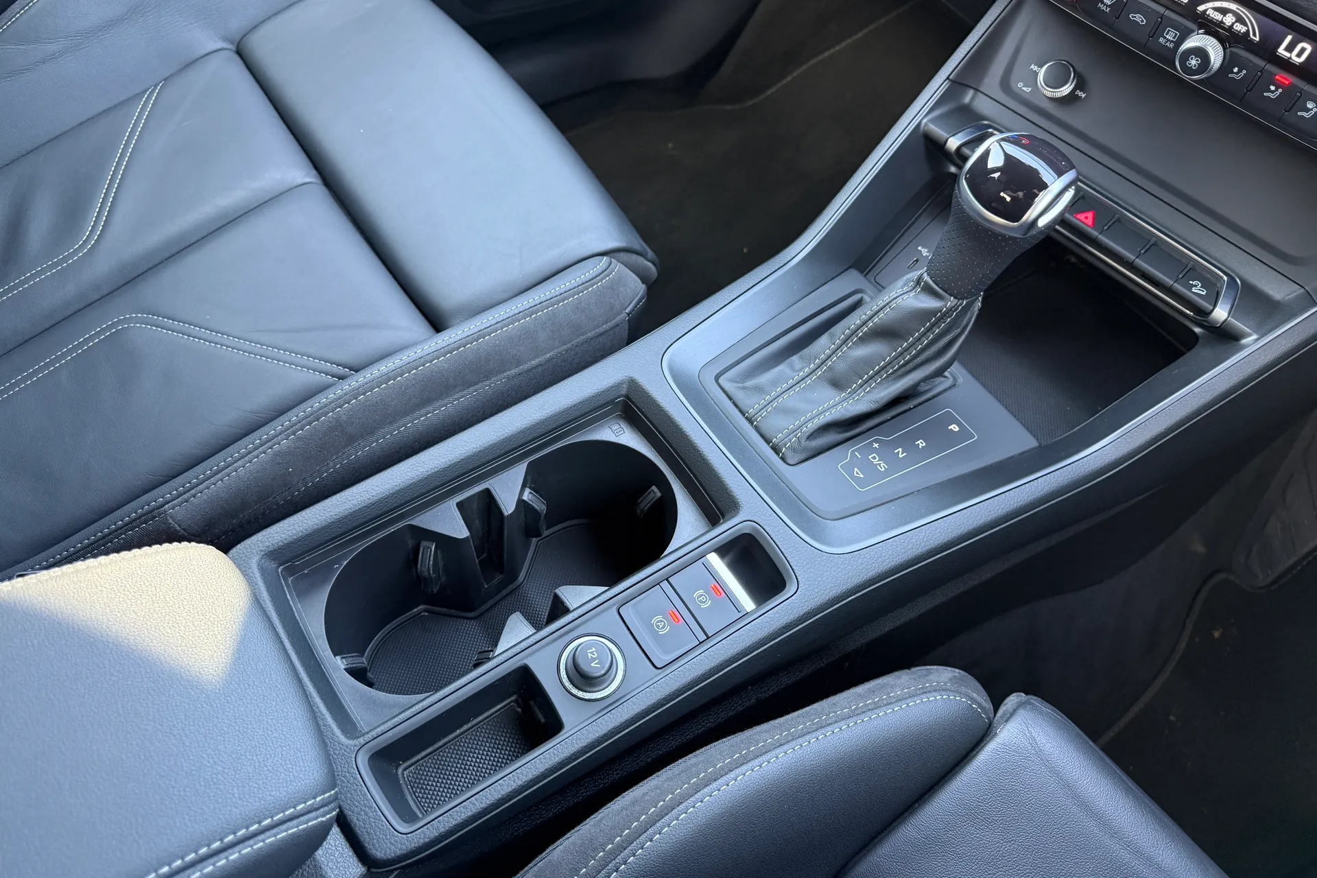 Audi Q3 thumbnail image number 36