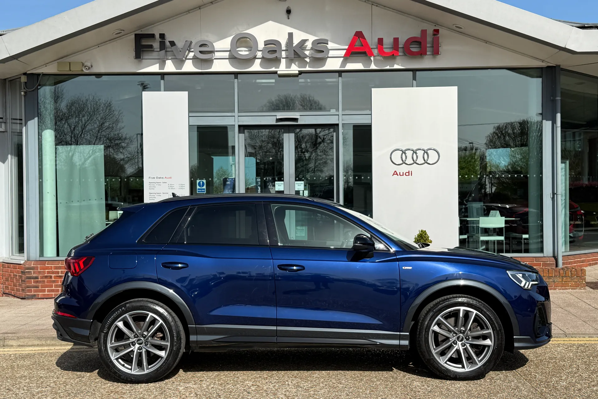 Audi Q3 thumbnail image number 2