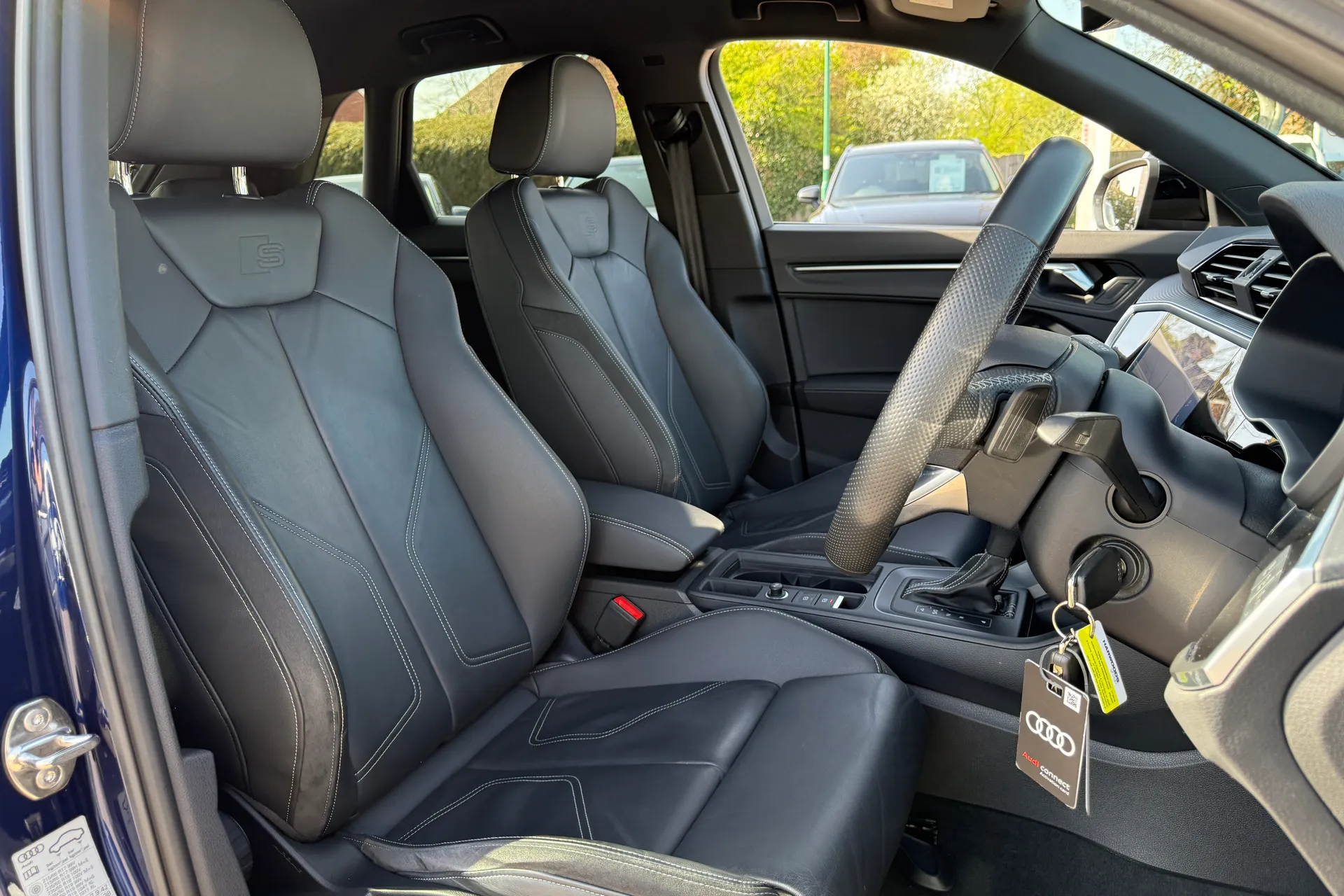 Audi Q3 thumbnail image number 23