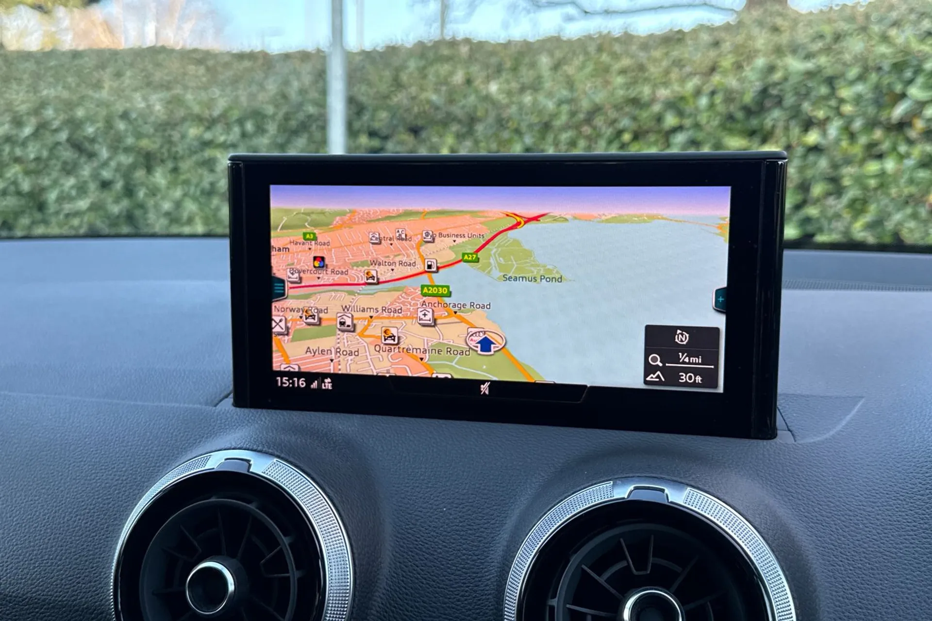 Audi Q2 thumbnail image number 13