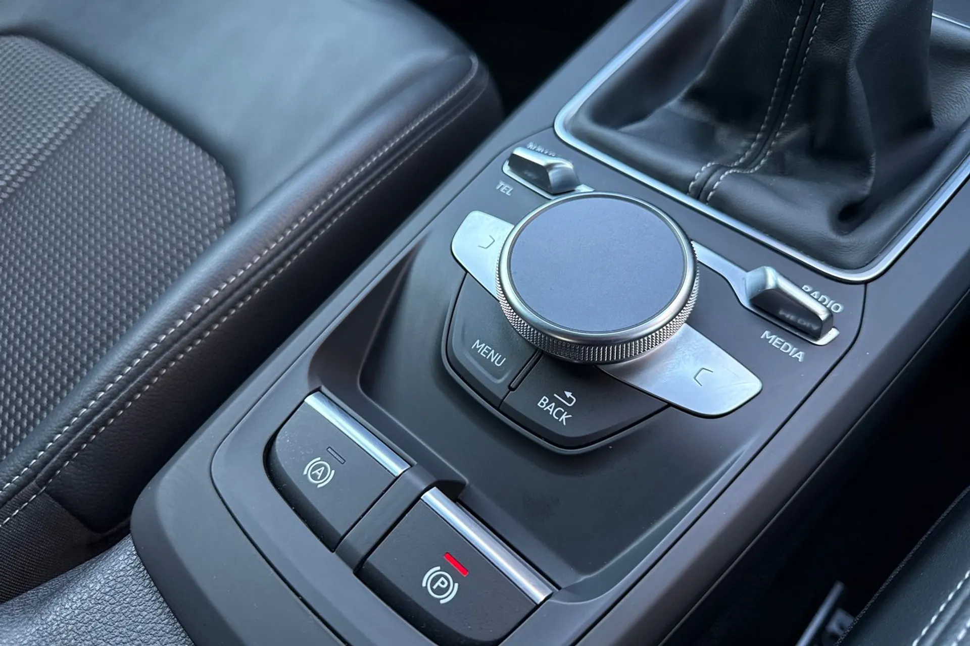 Audi Q2 thumbnail image number 27