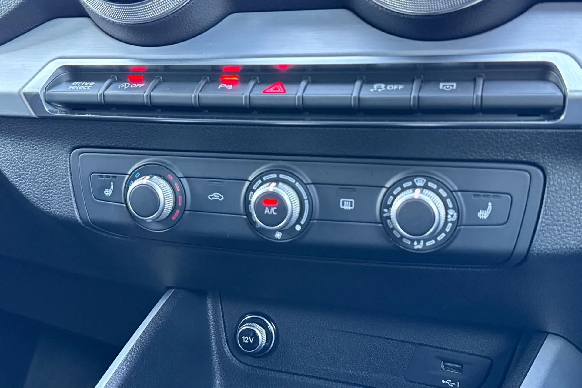 Audi Q2 thumbnail image number 15