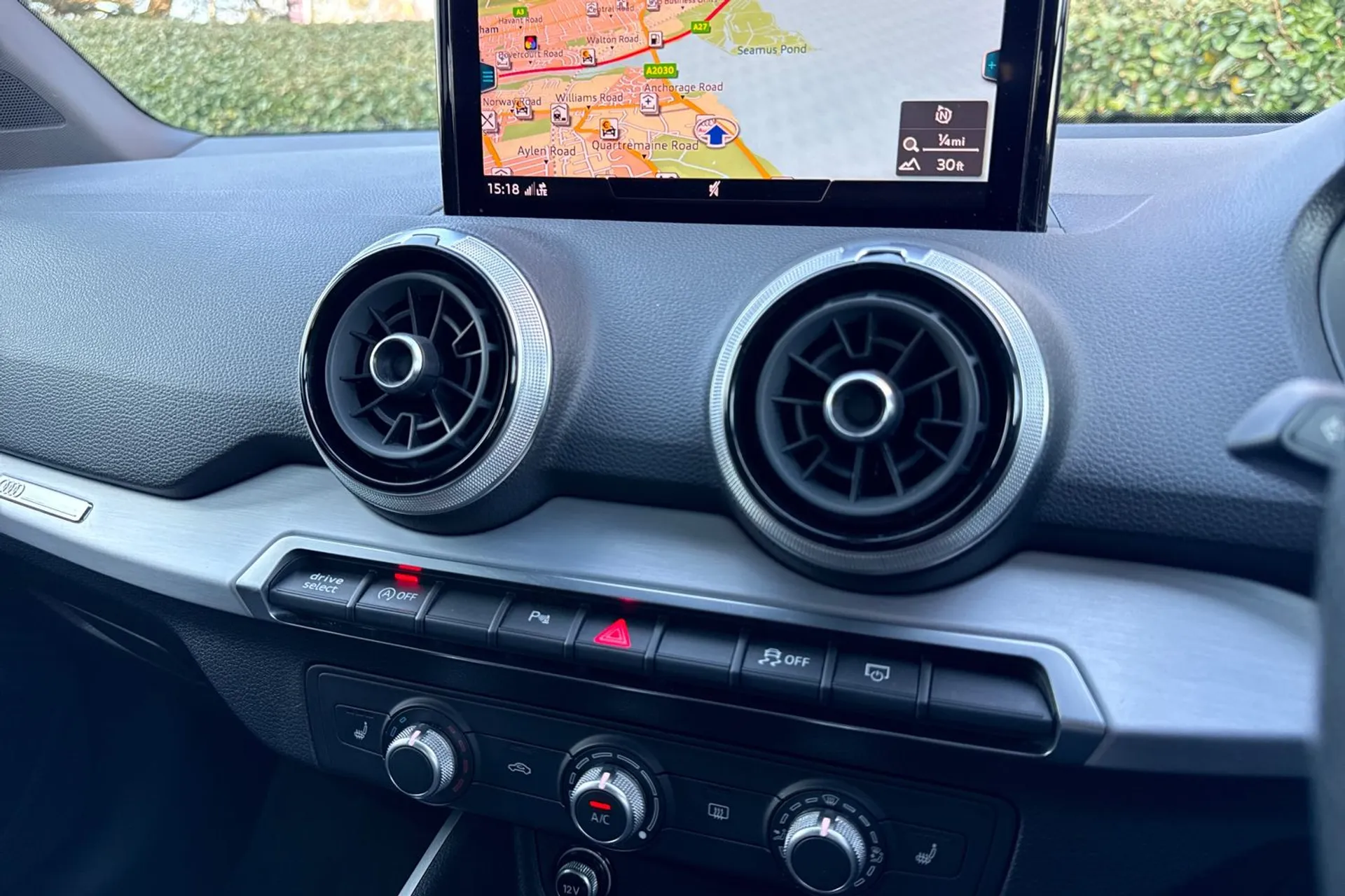 Audi Q2 thumbnail image number 32