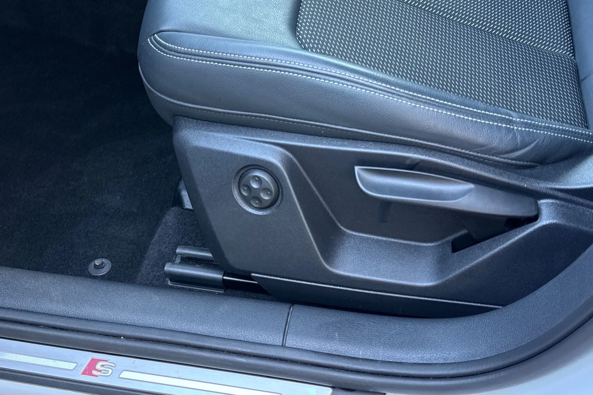 Audi Q2 thumbnail image number 38