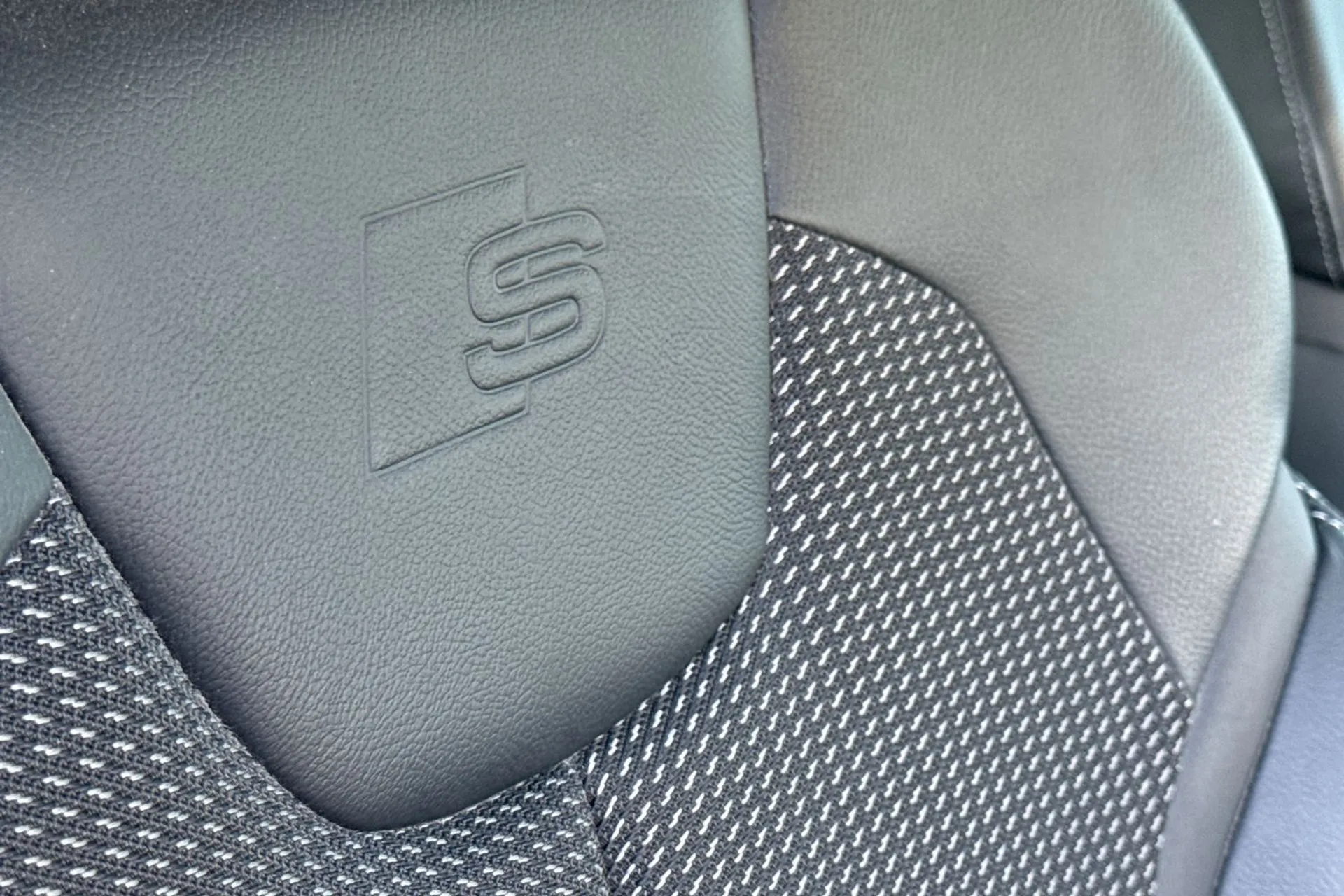 Audi Q2 thumbnail image number 34