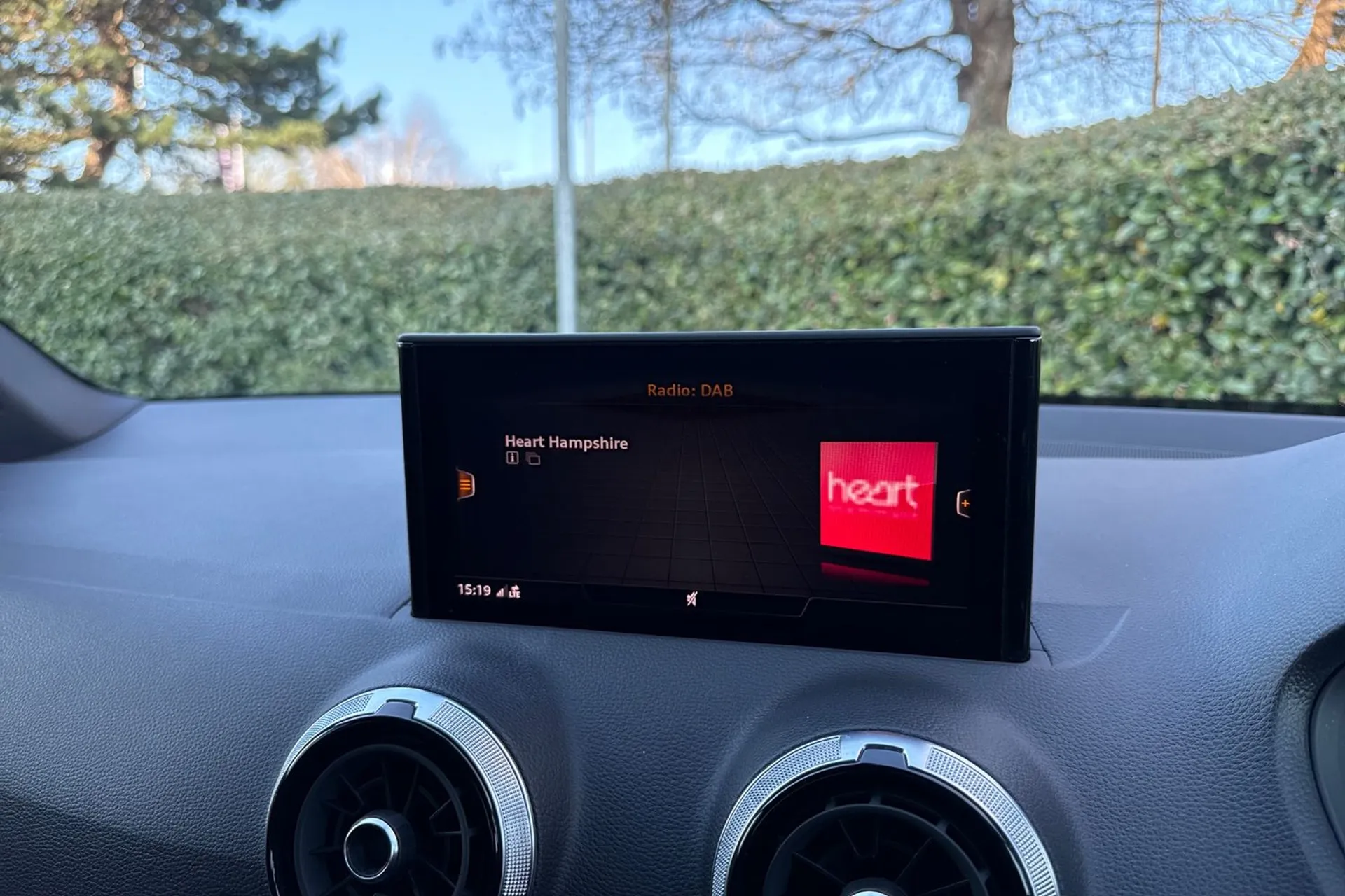 Audi Q2 thumbnail image number 19