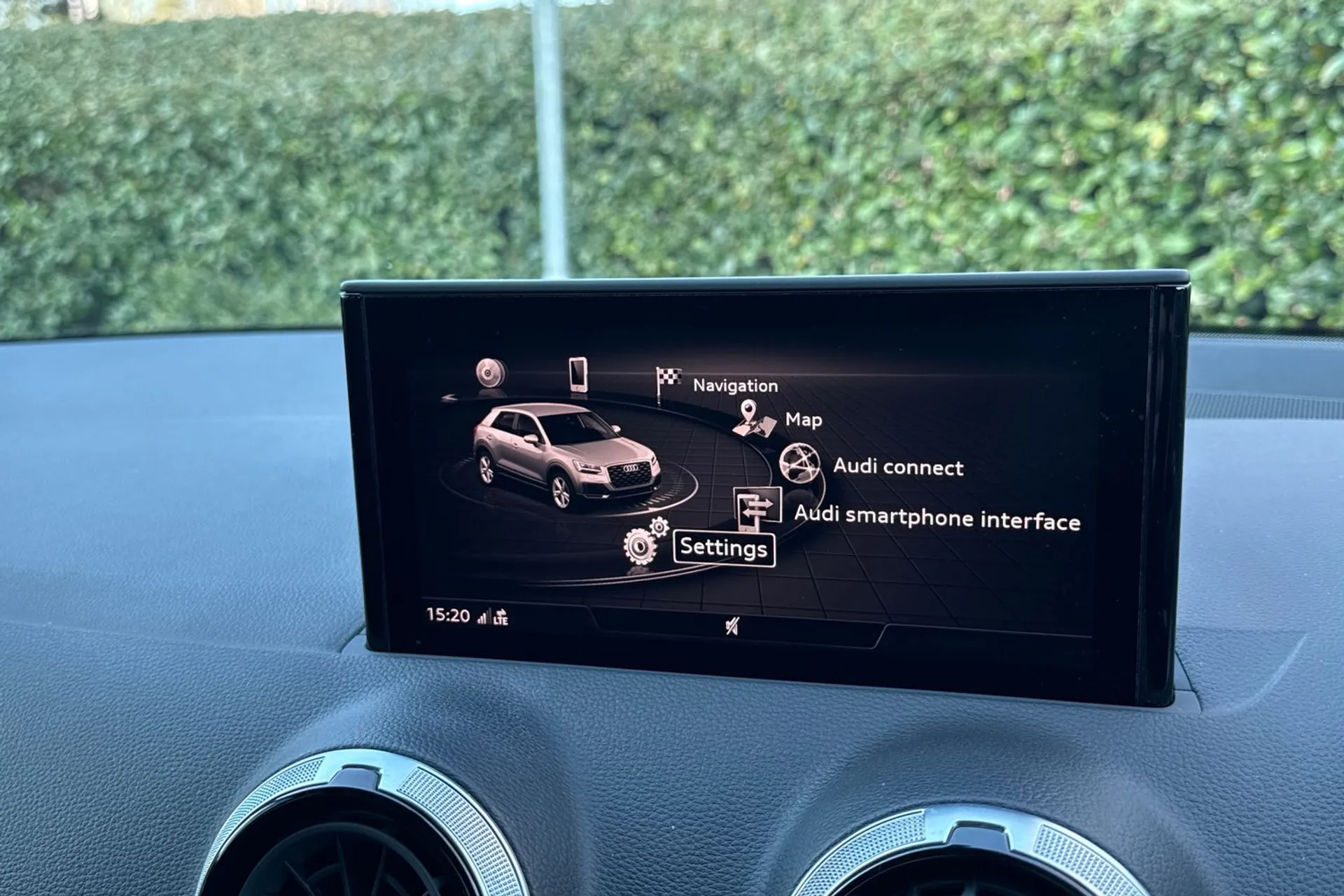 Audi Q2 thumbnail image number 24