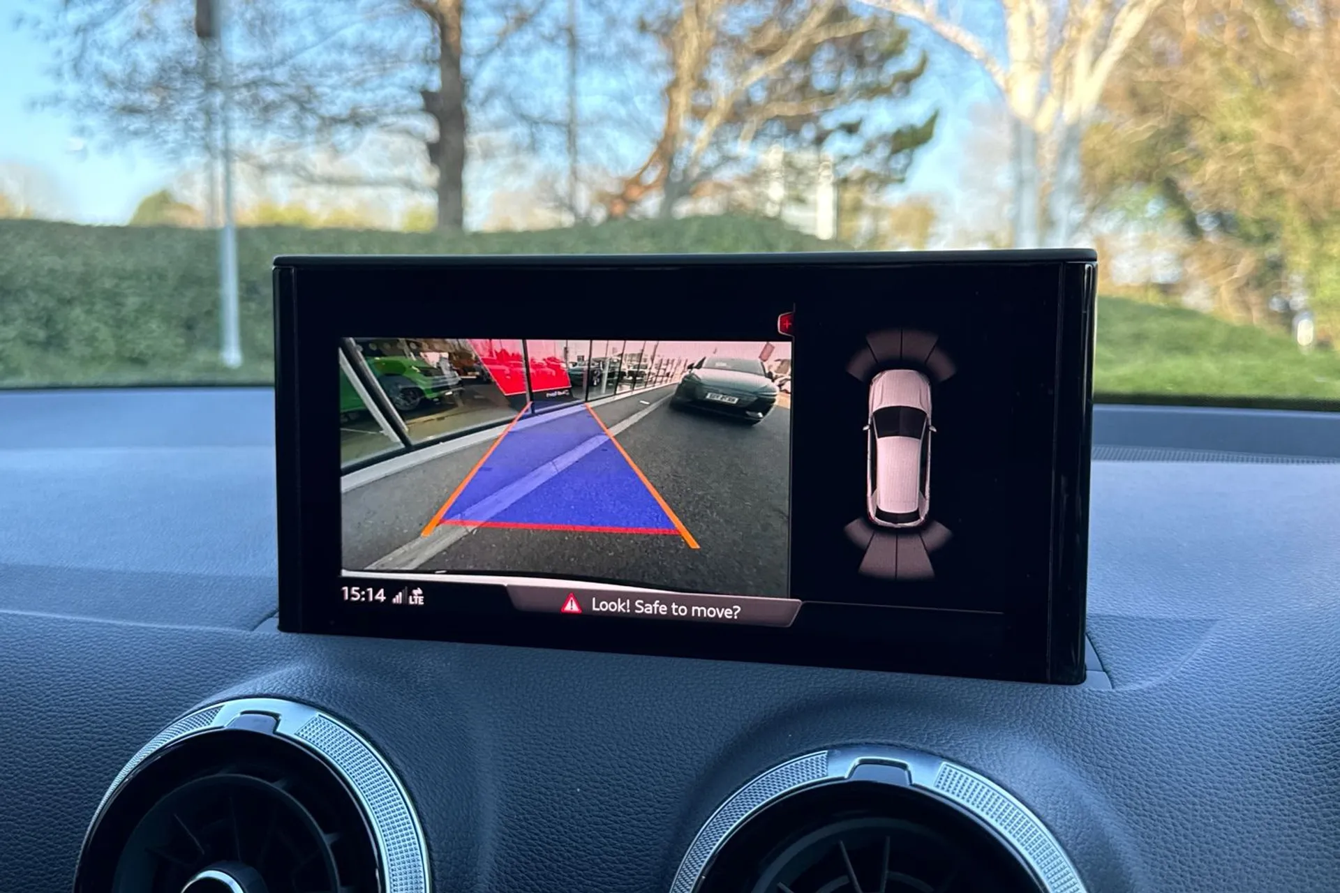 Audi Q2 thumbnail image number 4