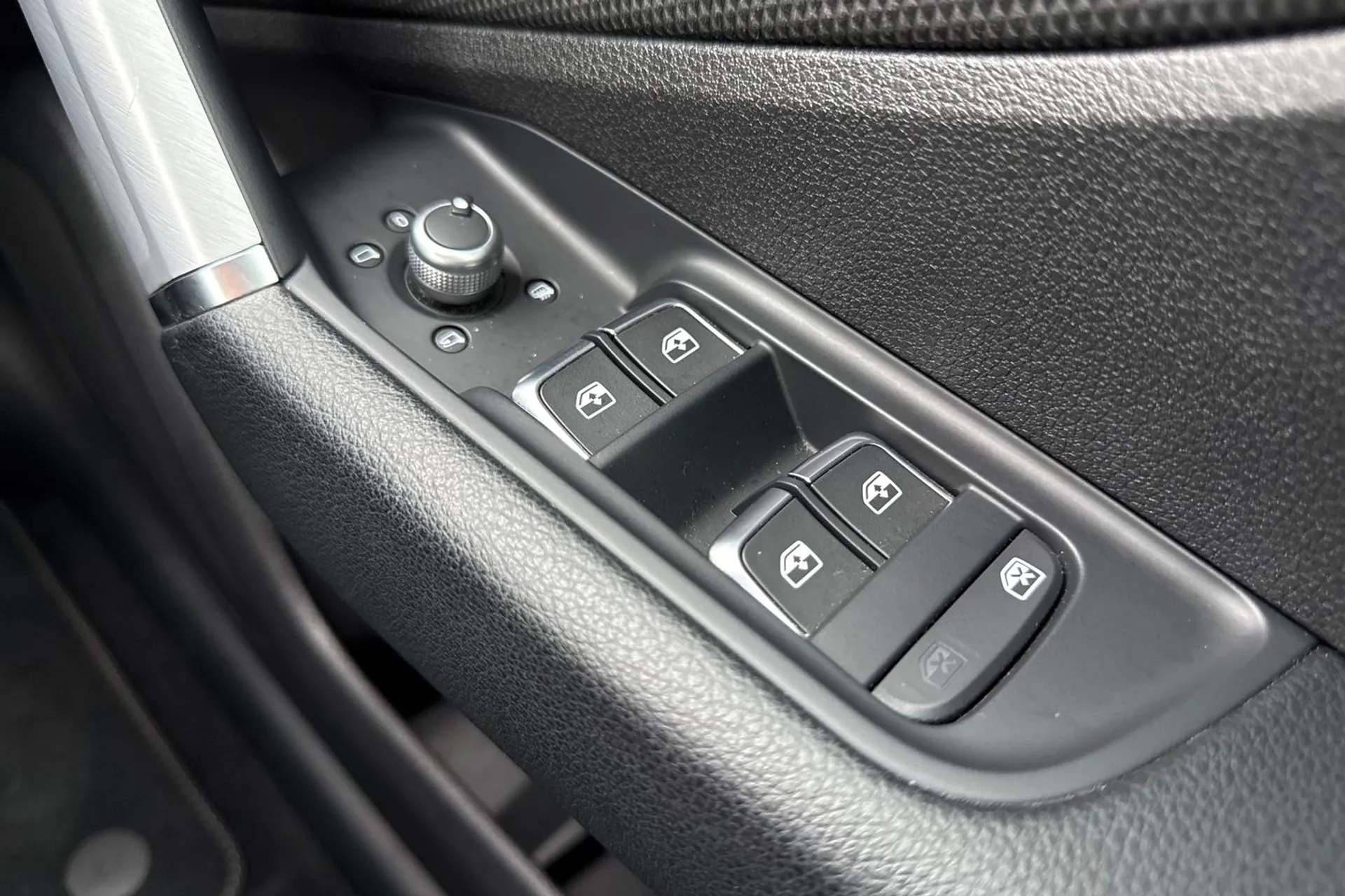 Audi Q2 thumbnail image number 36