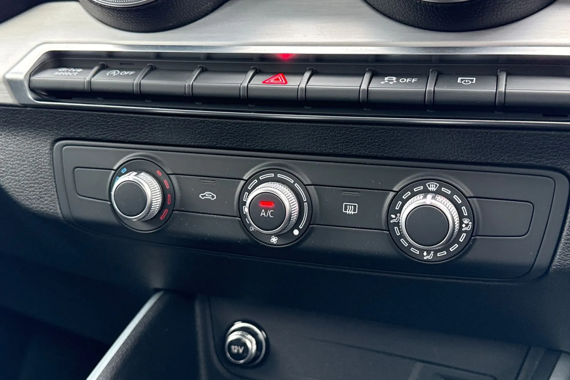 Audi Q2 thumbnail image number 32