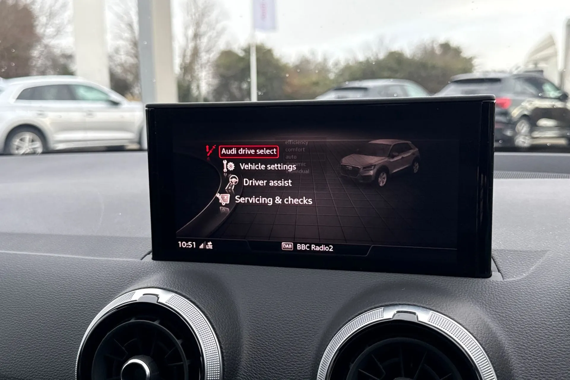 Audi Q2 thumbnail image number 39