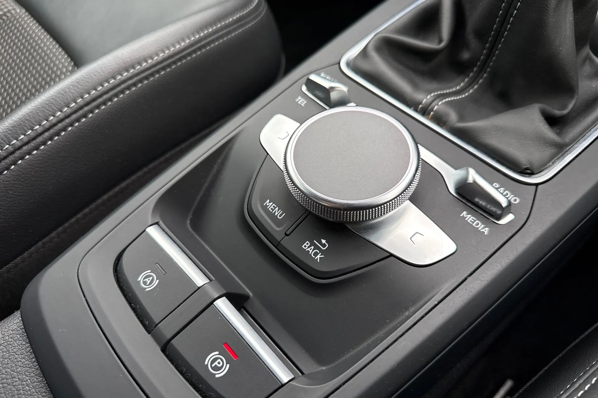 Audi Q2 thumbnail image number 34