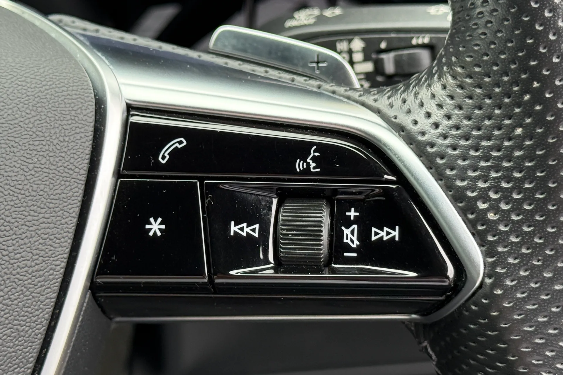 Audi e-tron thumbnail image number 52