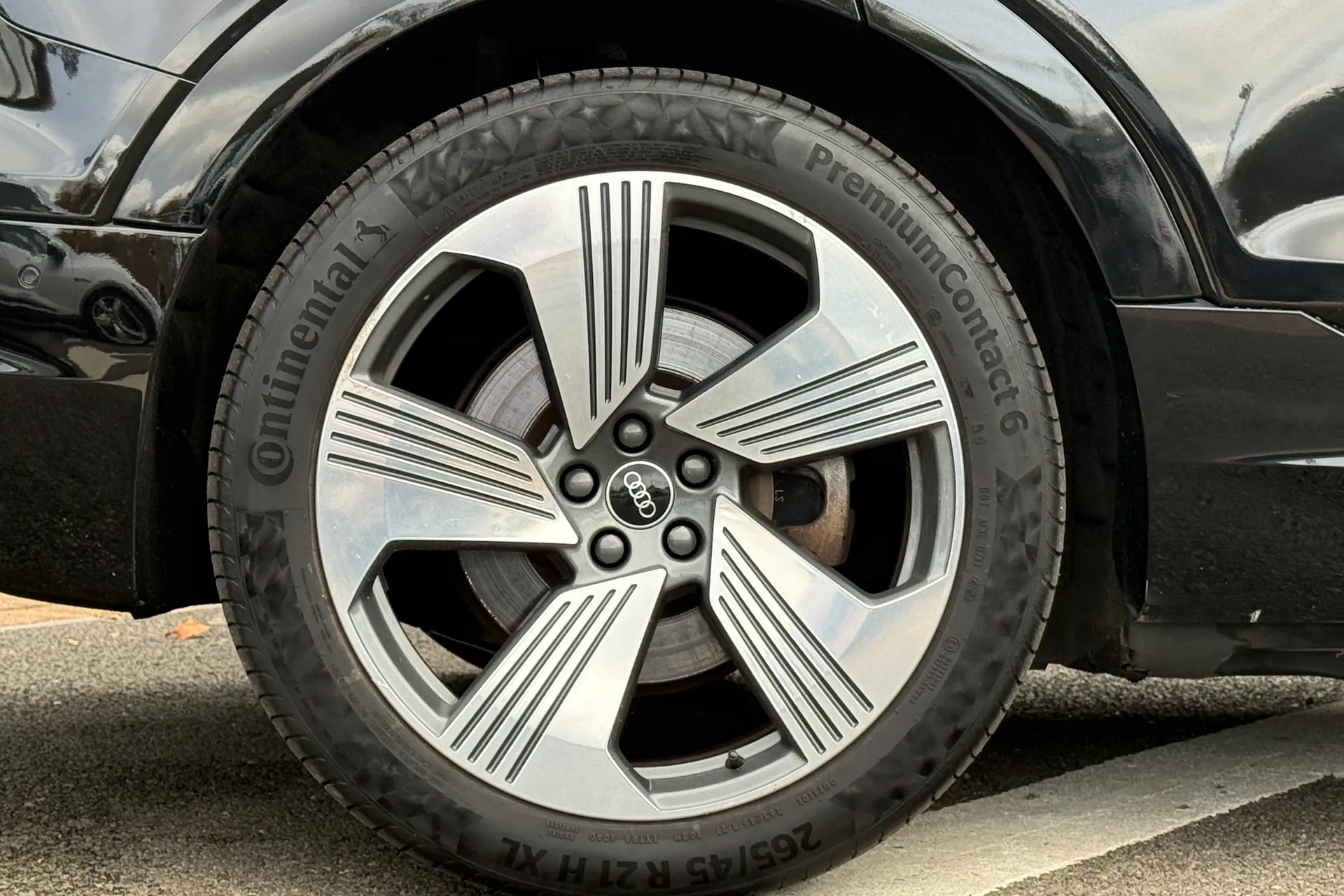 Audi e-tron thumbnail image number 10