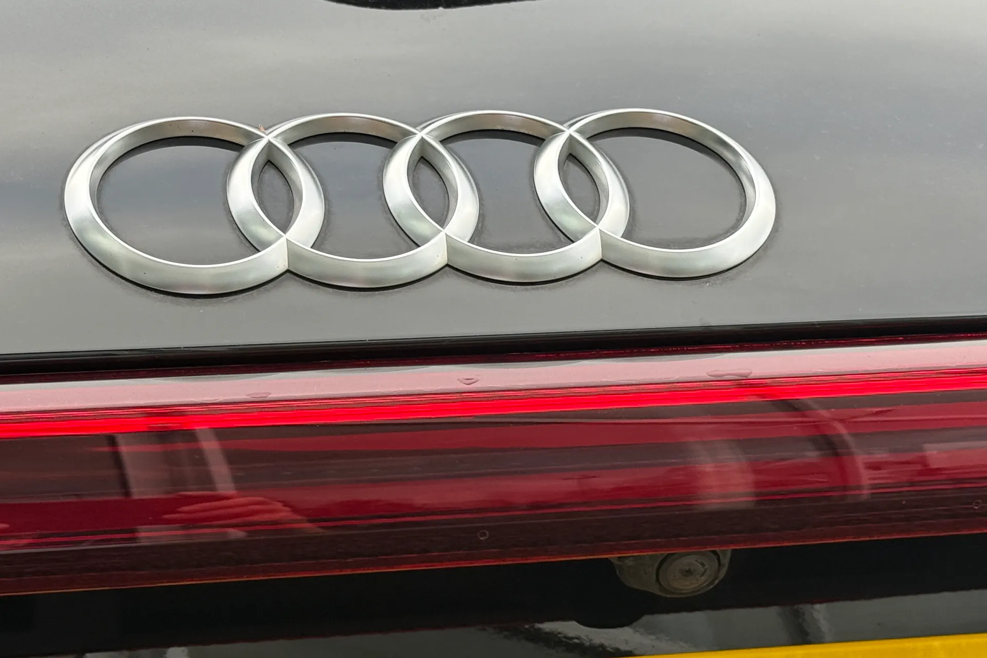 Audi e-tron thumbnail image number 20