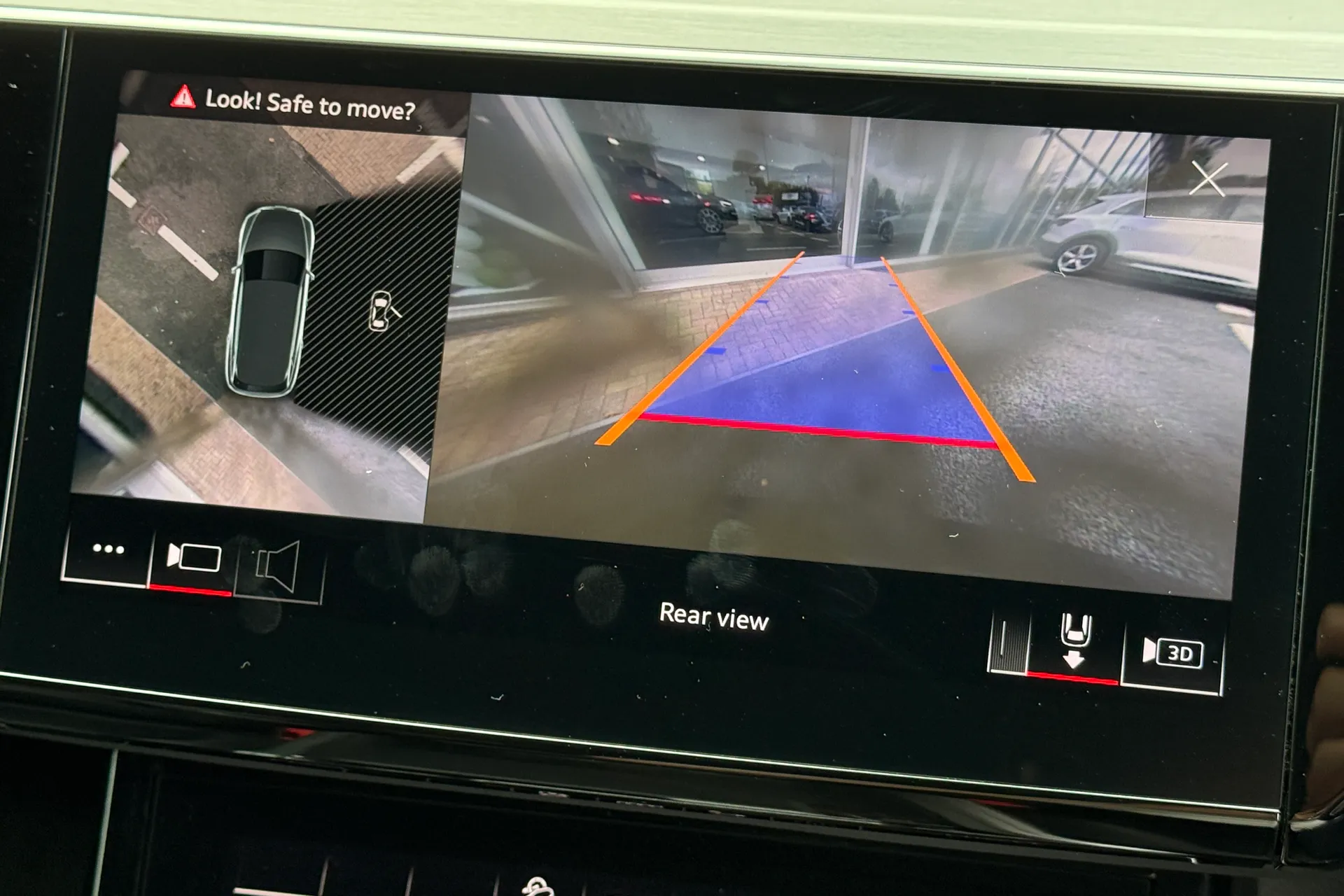 Audi e-tron thumbnail image number 4