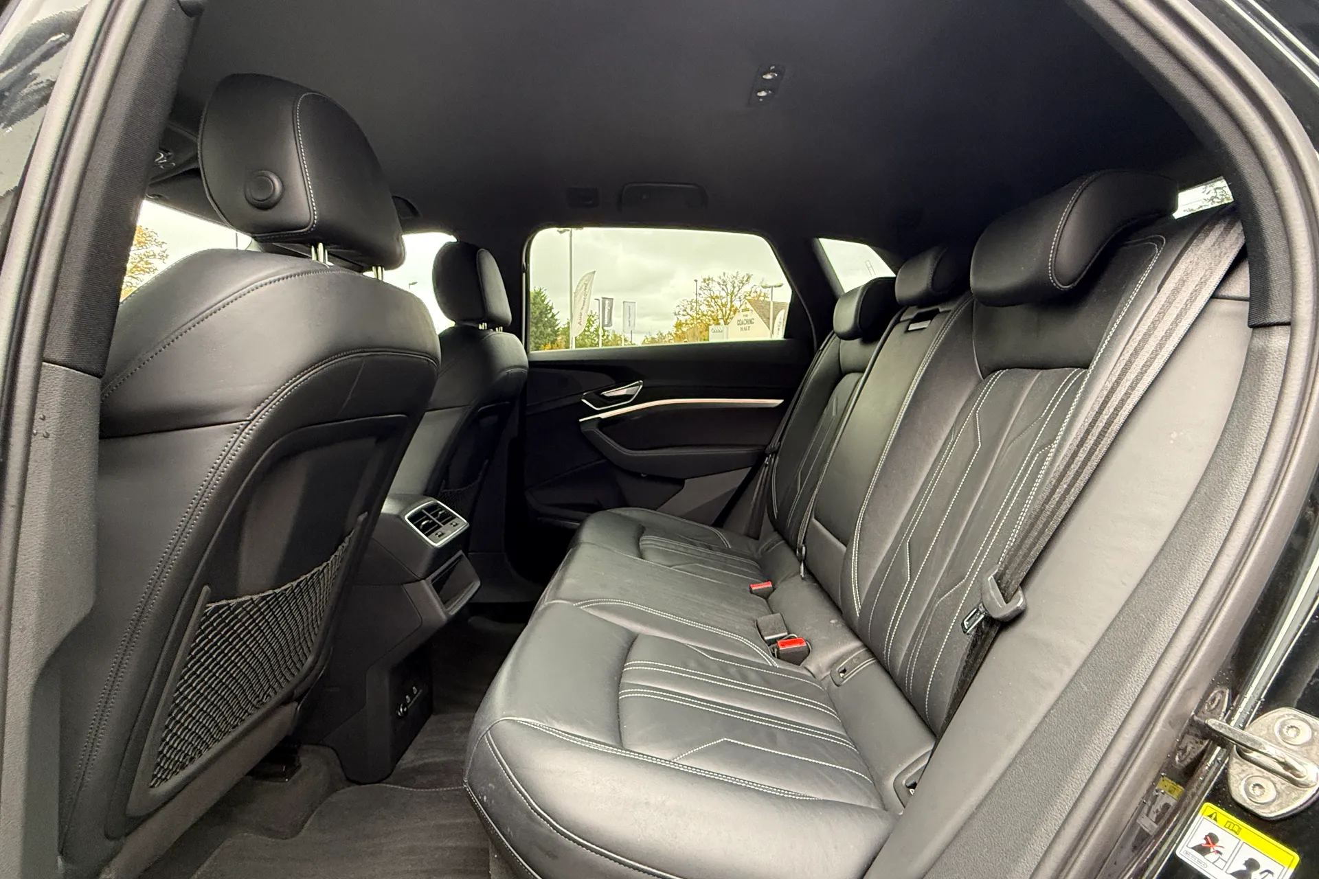 Audi e-tron thumbnail image number 61