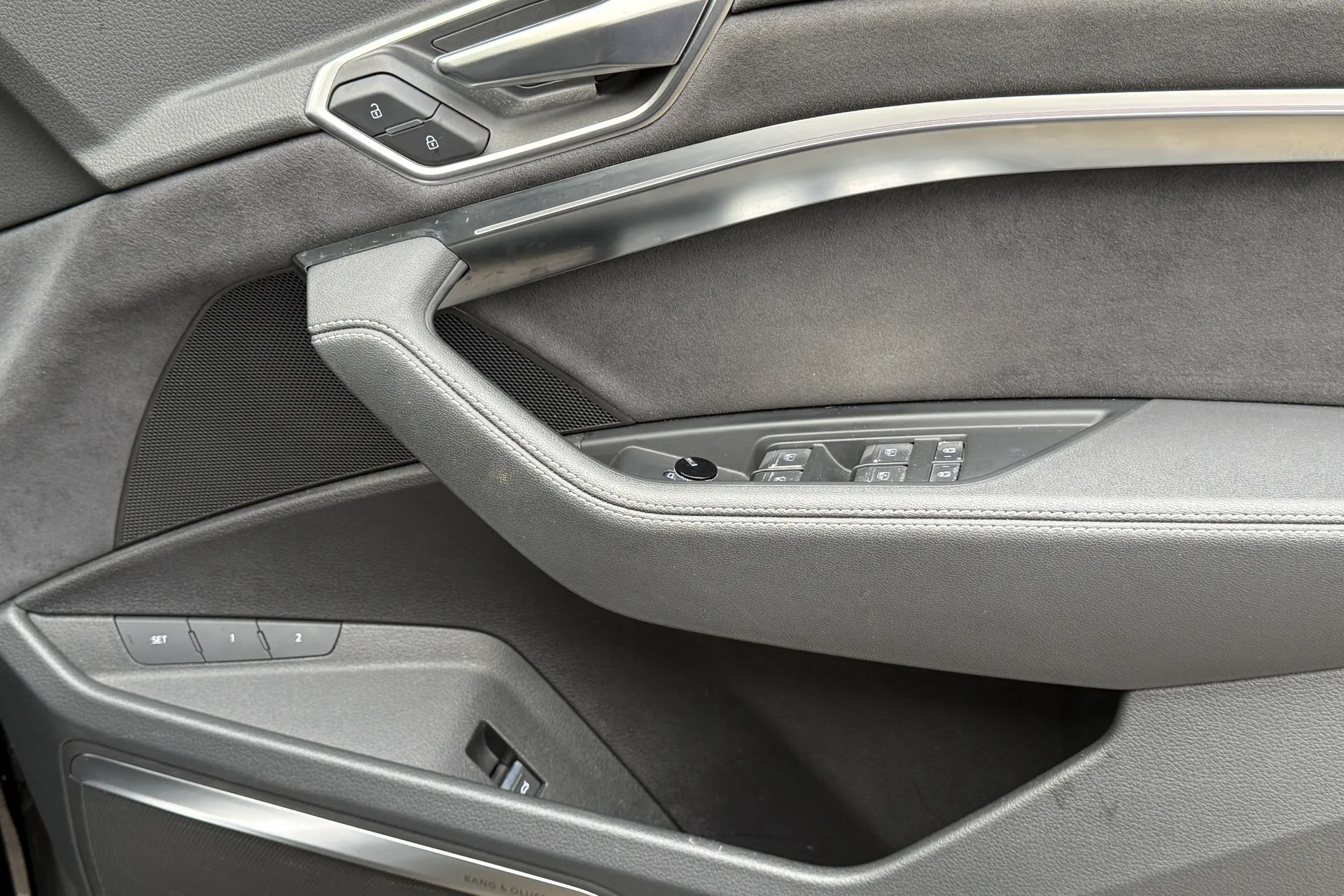 Audi e-tron thumbnail image number 39