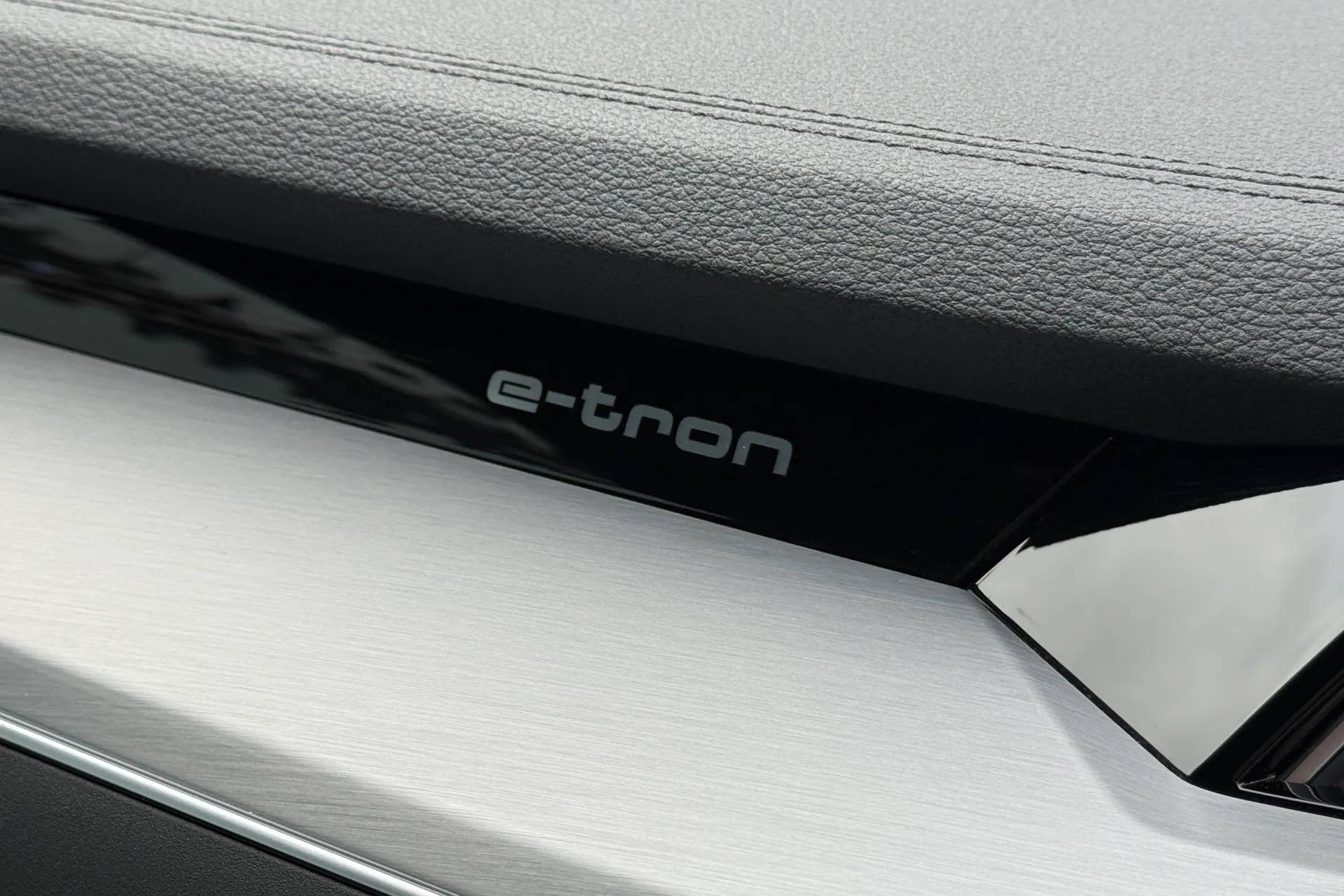 Audi e-tron thumbnail image number 44
